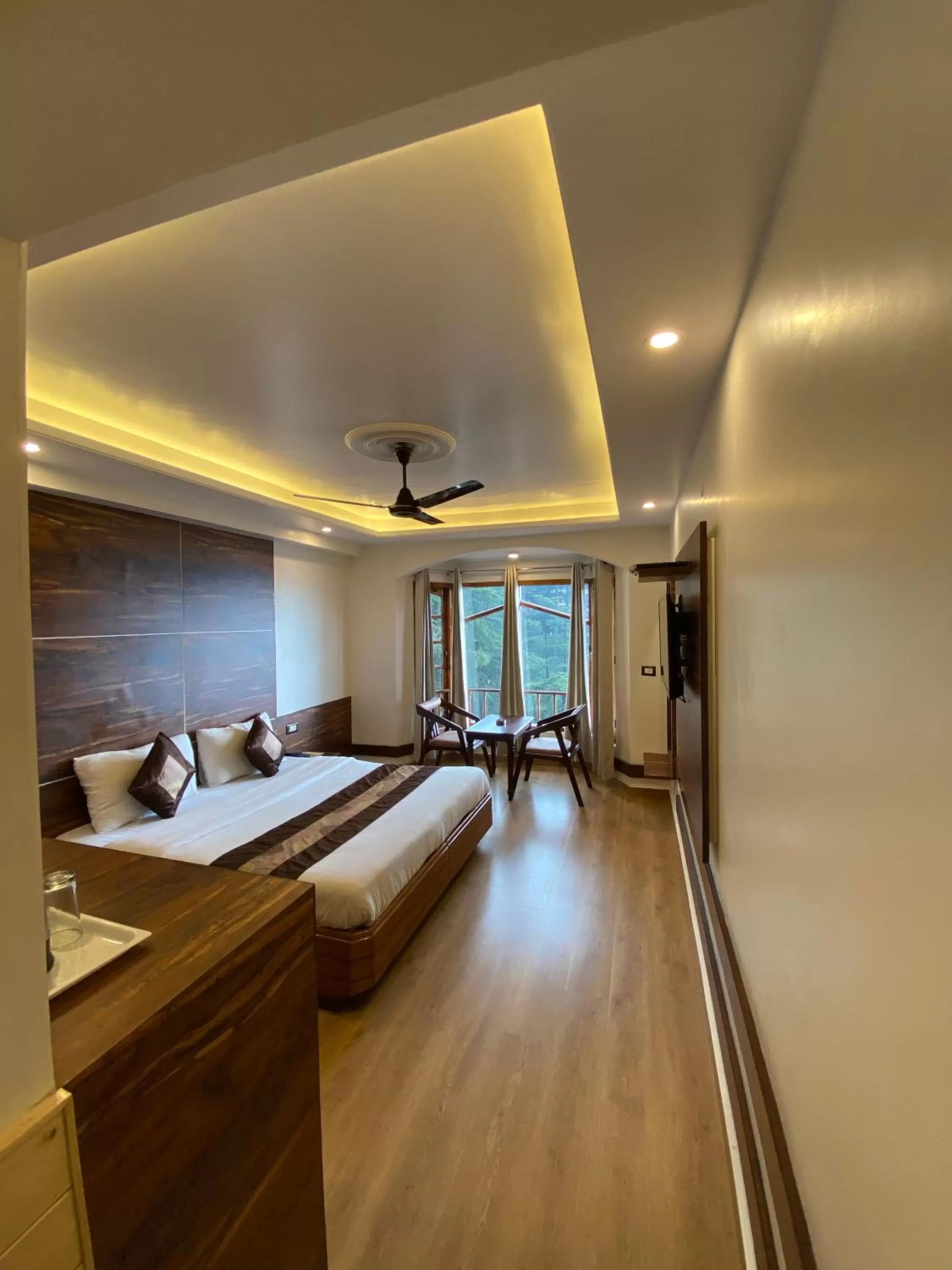 View (from property/room), Bed in Hotel Silverine