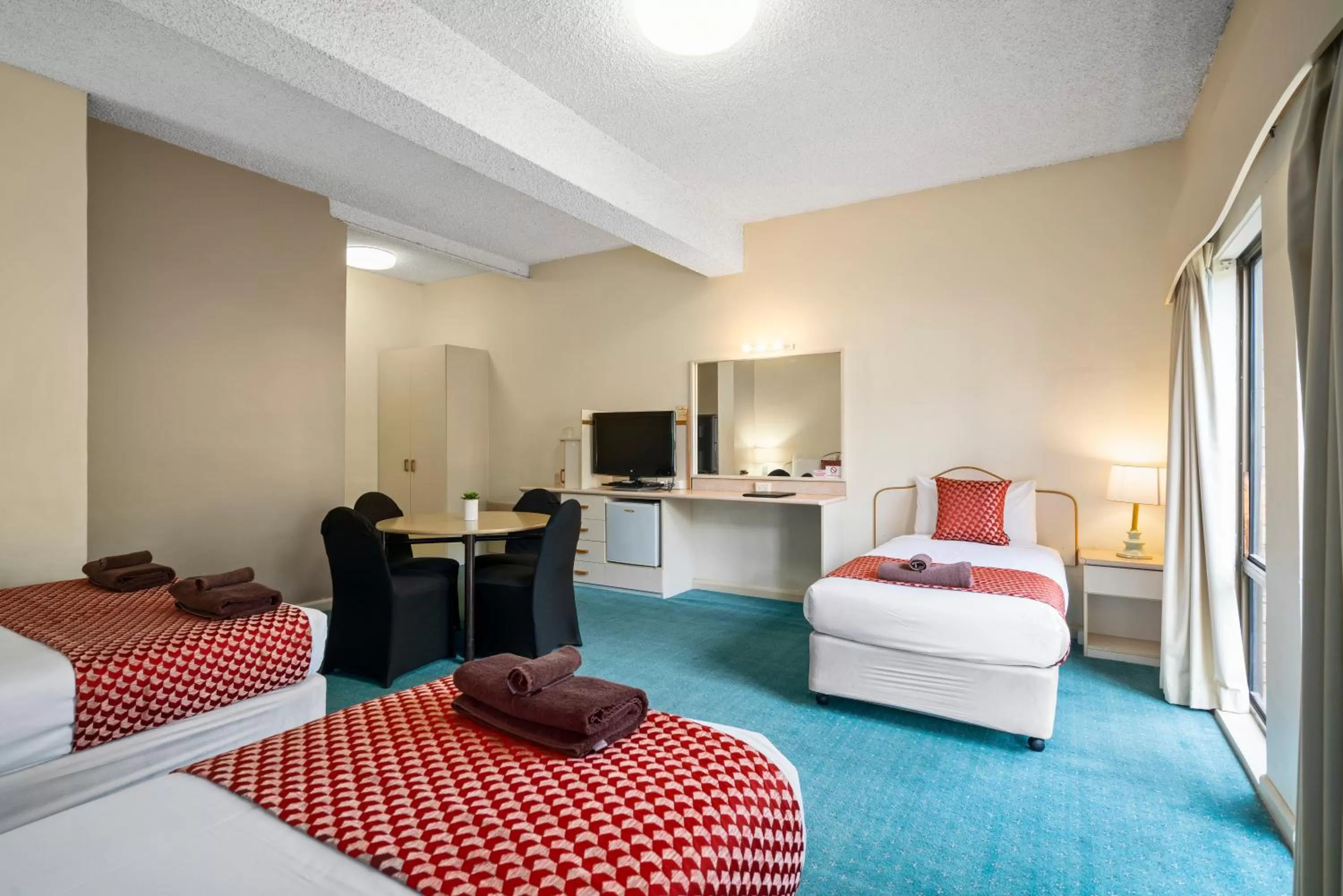 Bed in Garden City Motor Inn