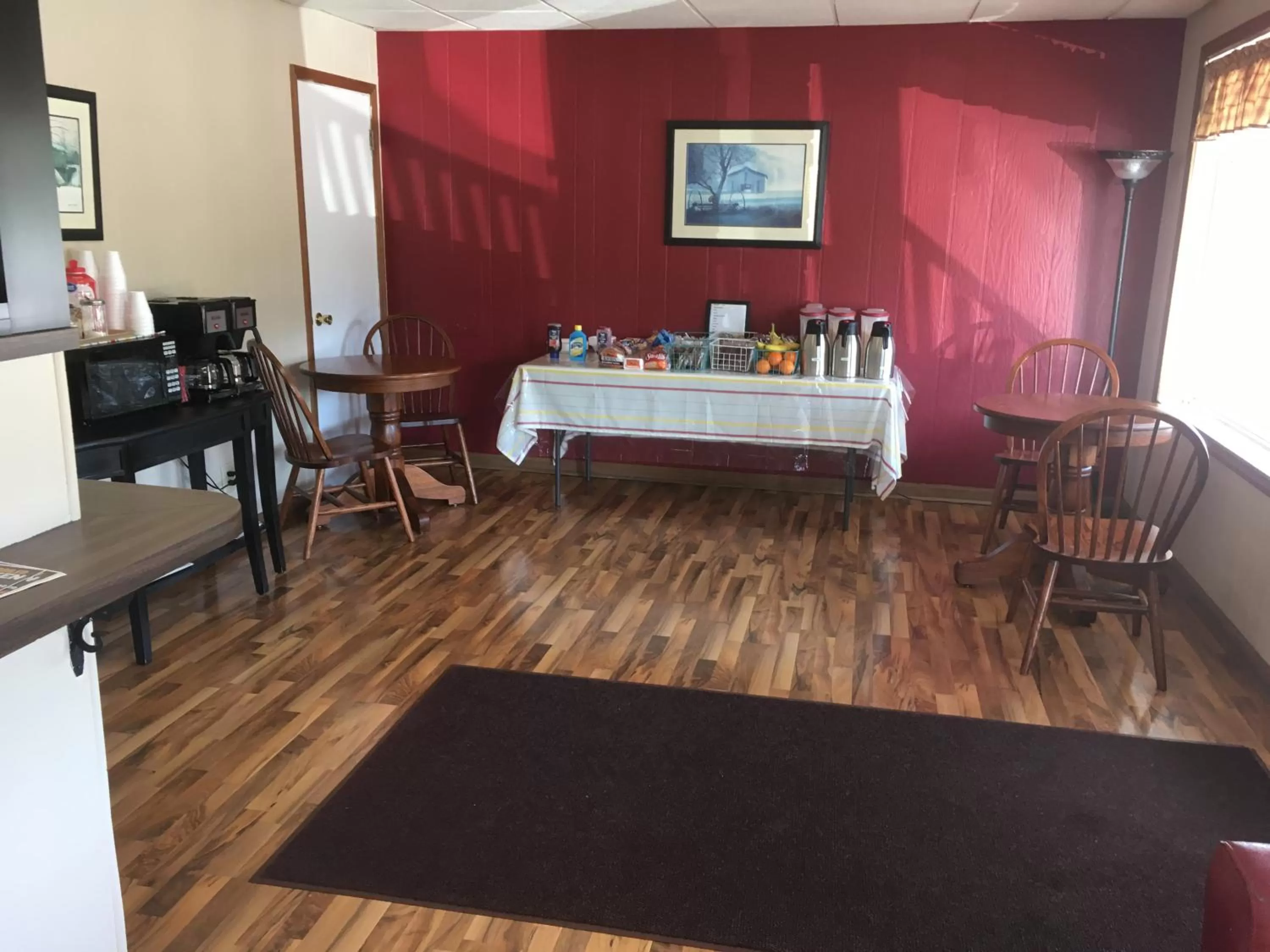 Continental breakfast in Brown's Motel