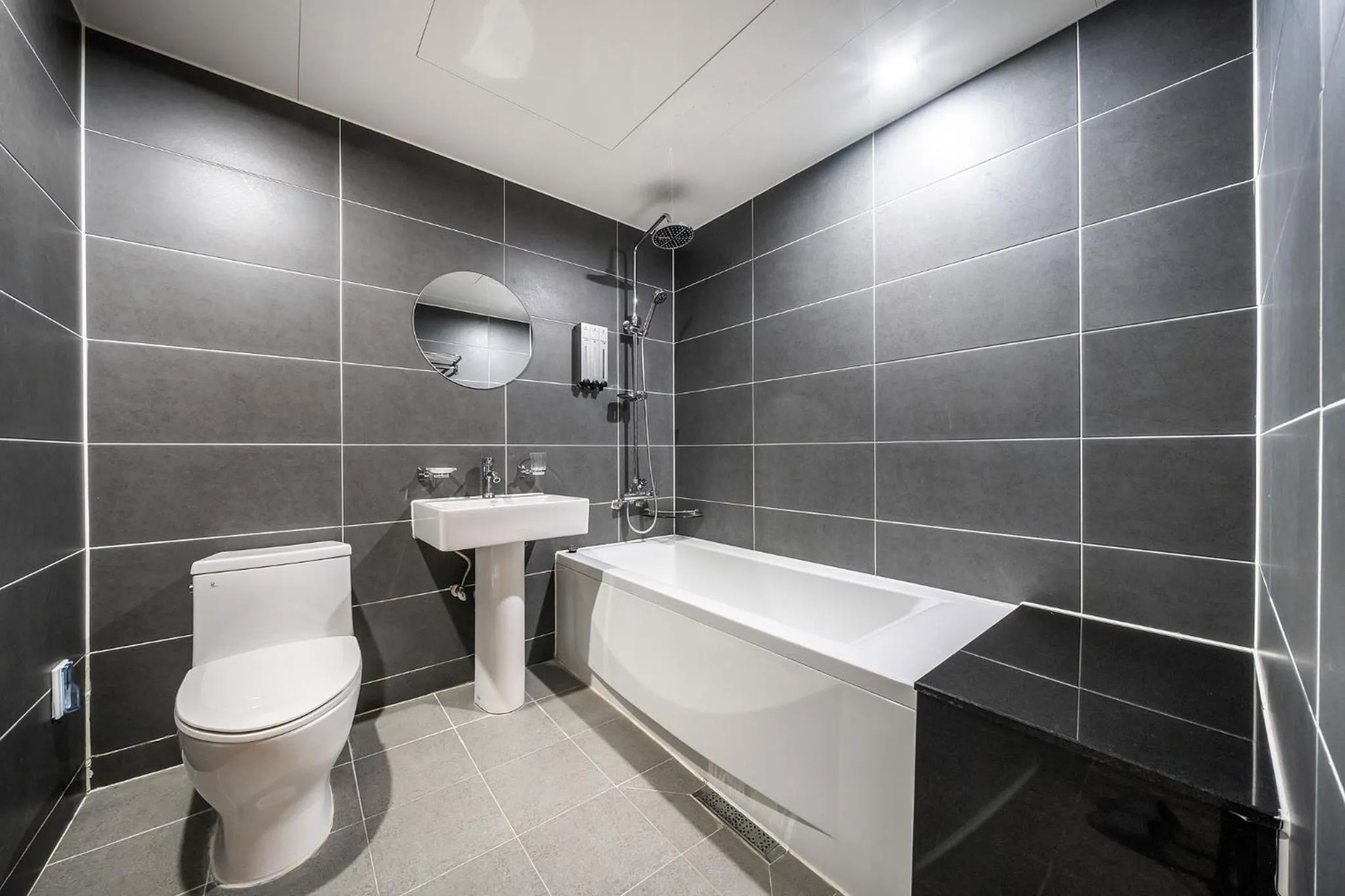 Shower in Suwon Dono1796 Hotel