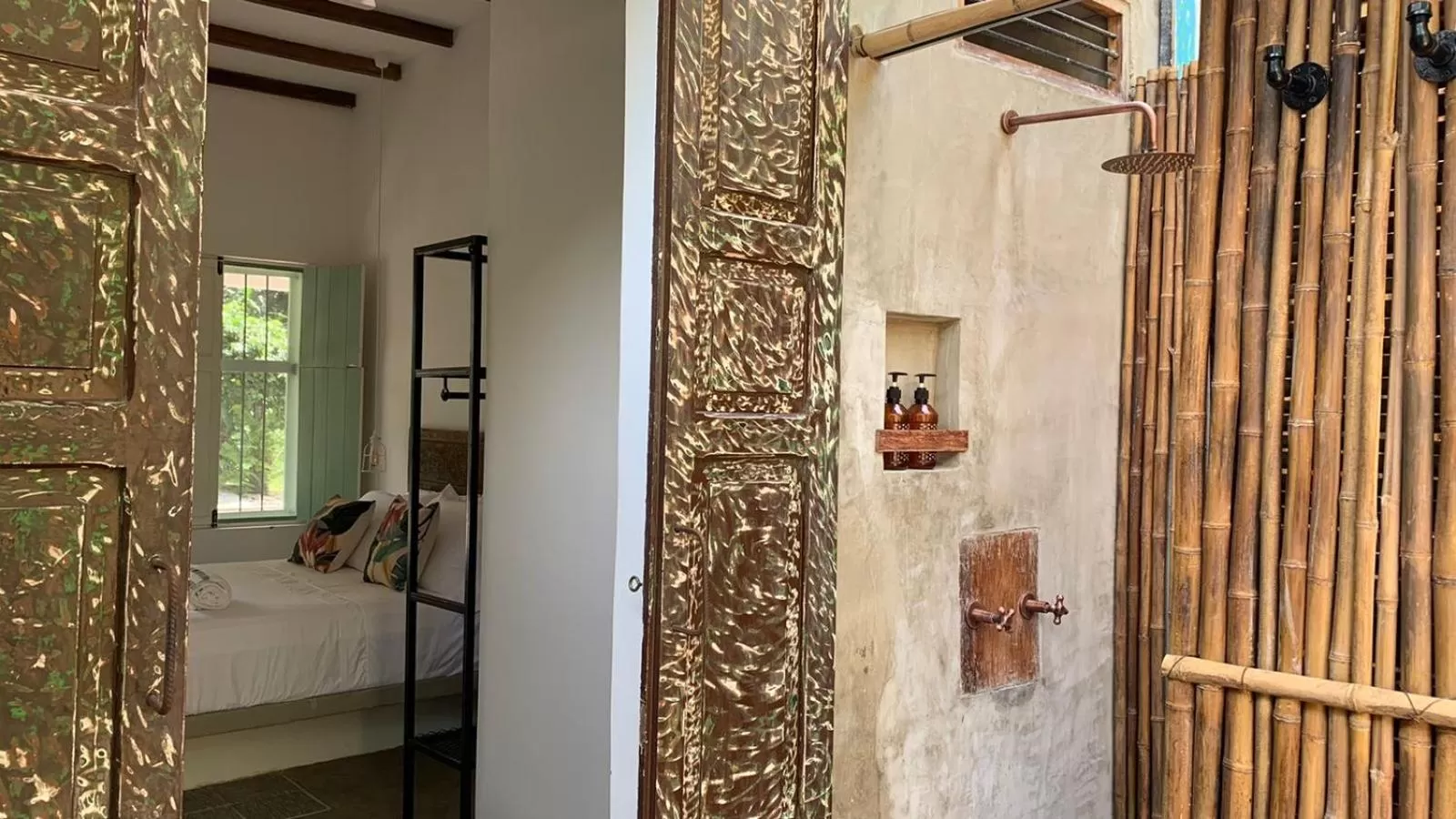 Shower, Bathroom in Waka Hotel Rural