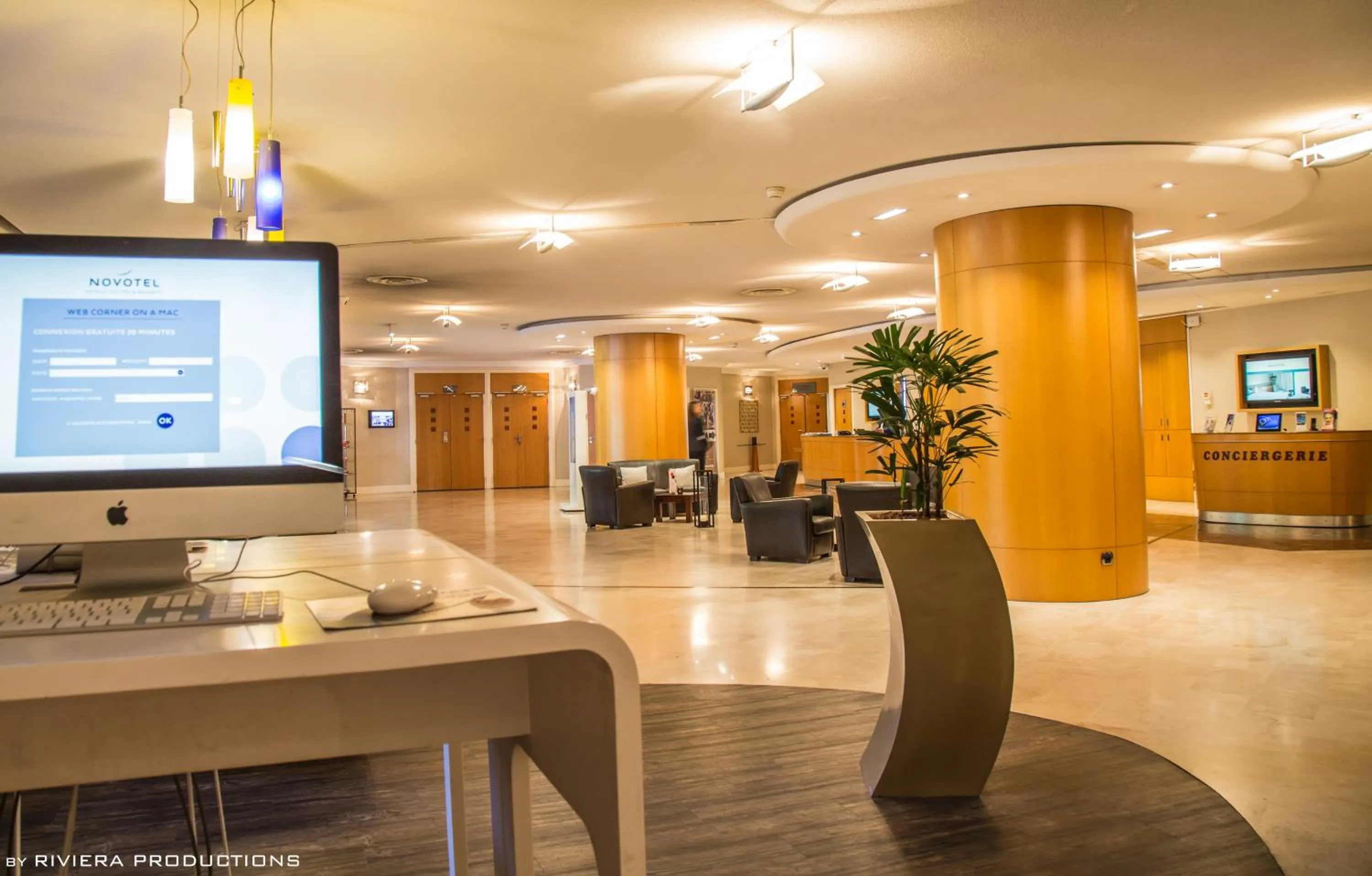 Lobby or reception in Hotel Cannes Montfleury