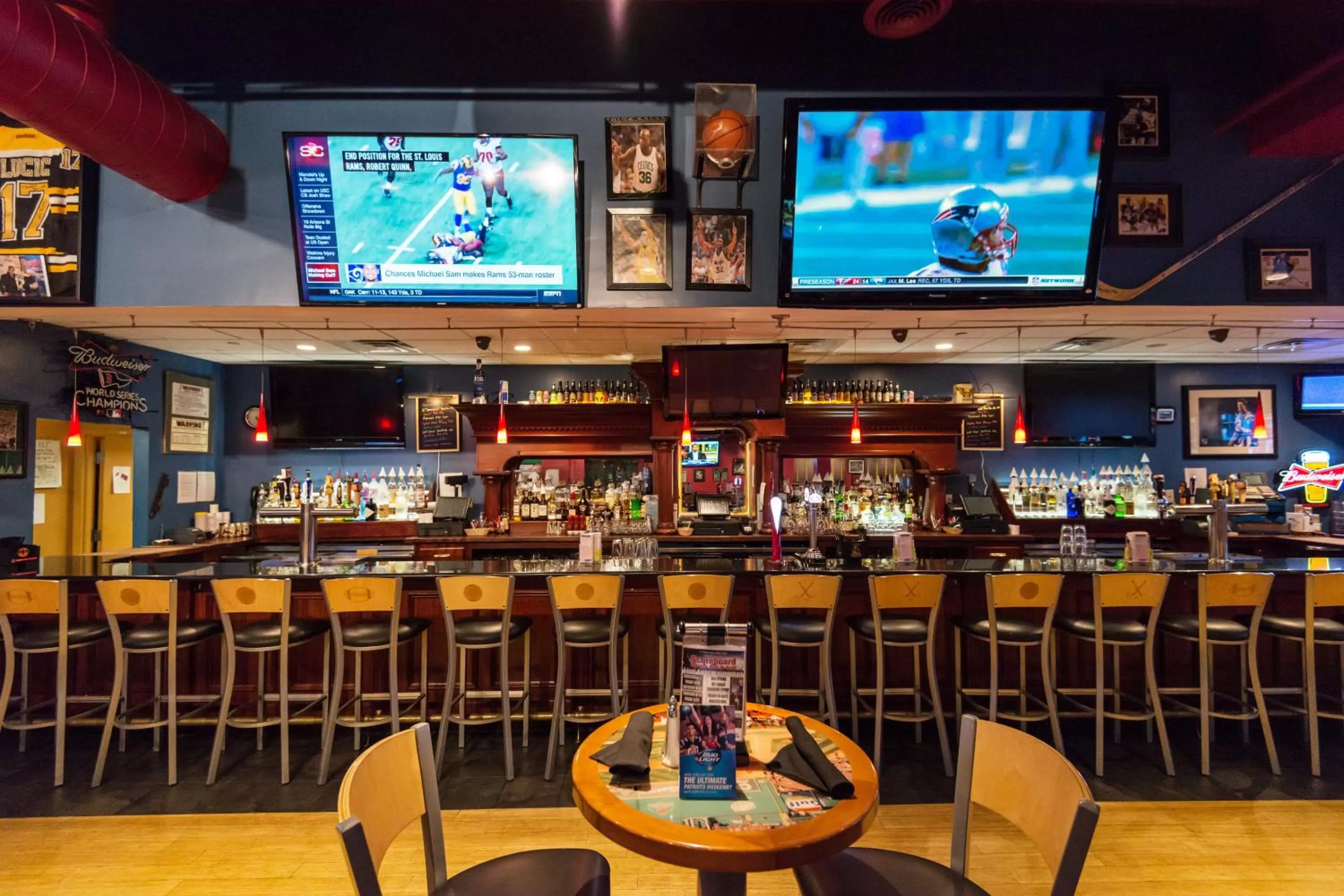 Lounge or bar in Crowne Plaza Boston - Woburn by IHG