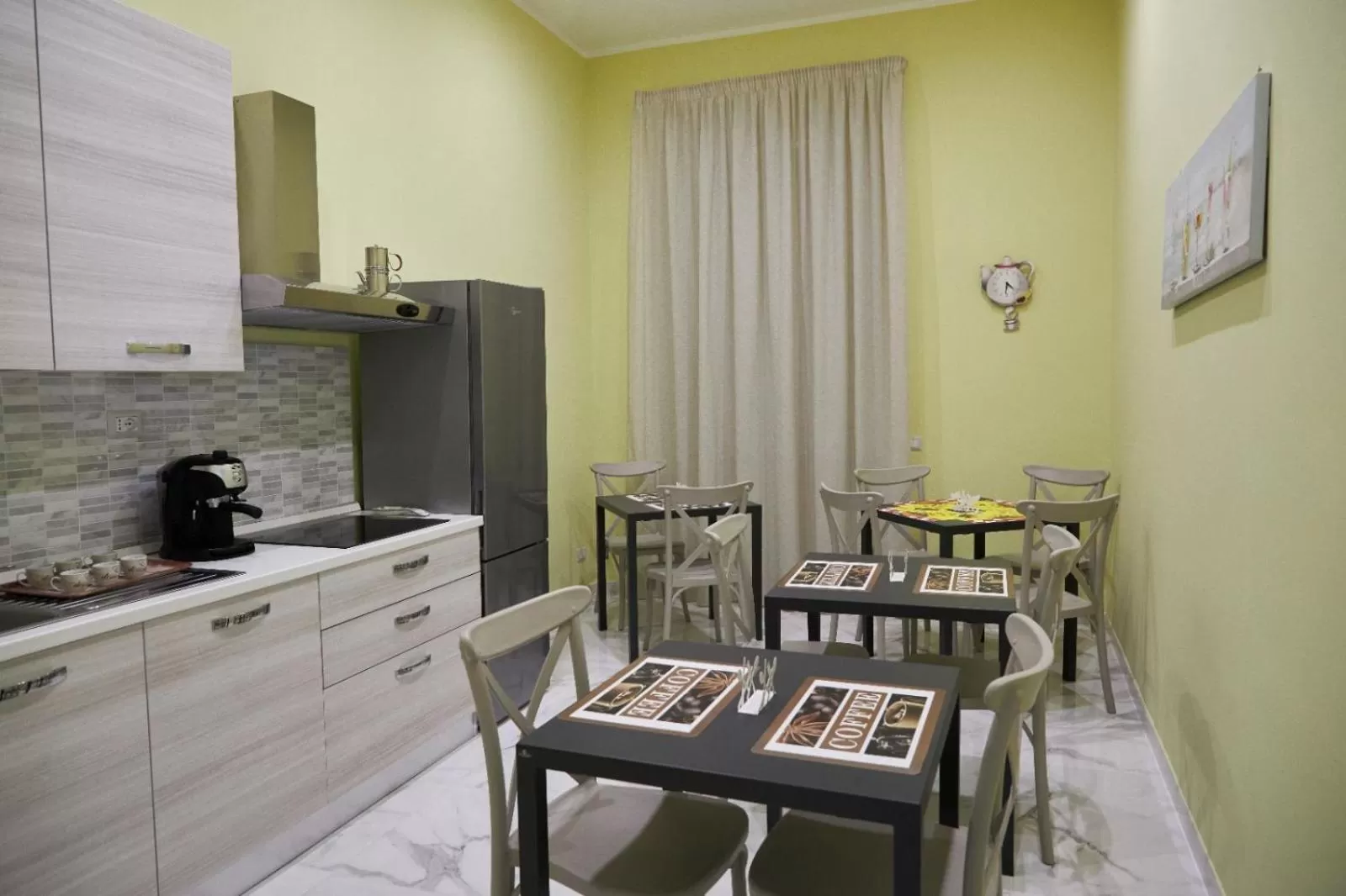Kitchen or kitchenette, Kitchen/Kitchenette in B&B Dint 'o core e Napule