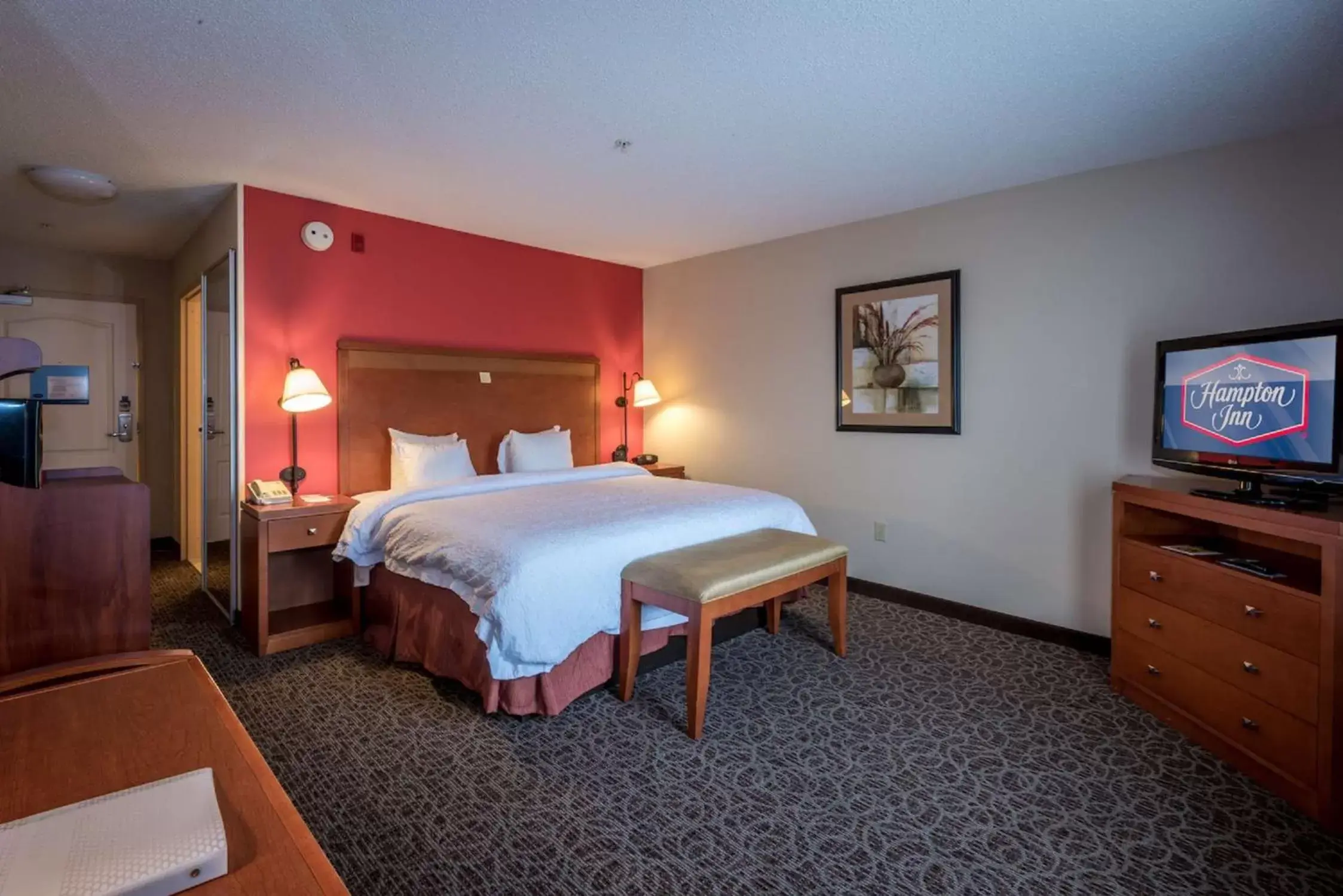 Over-sized King Room - Non-Smoking in Hampton Inn Enterprise Over-sized King Room - Non-Smoking in Hampton Inn Enterprise