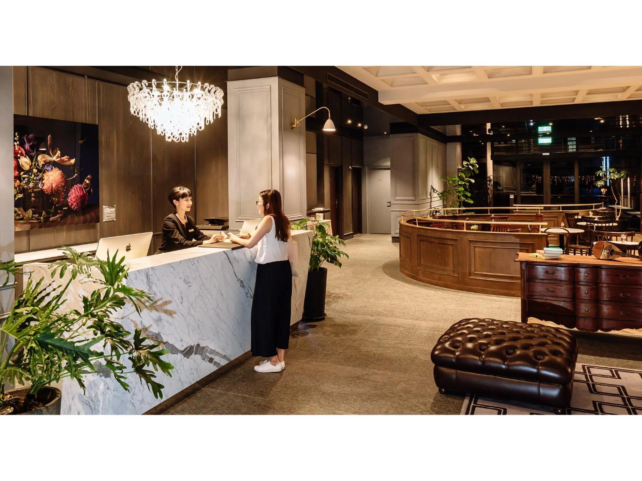 Staff in Hôtel de Ľeau