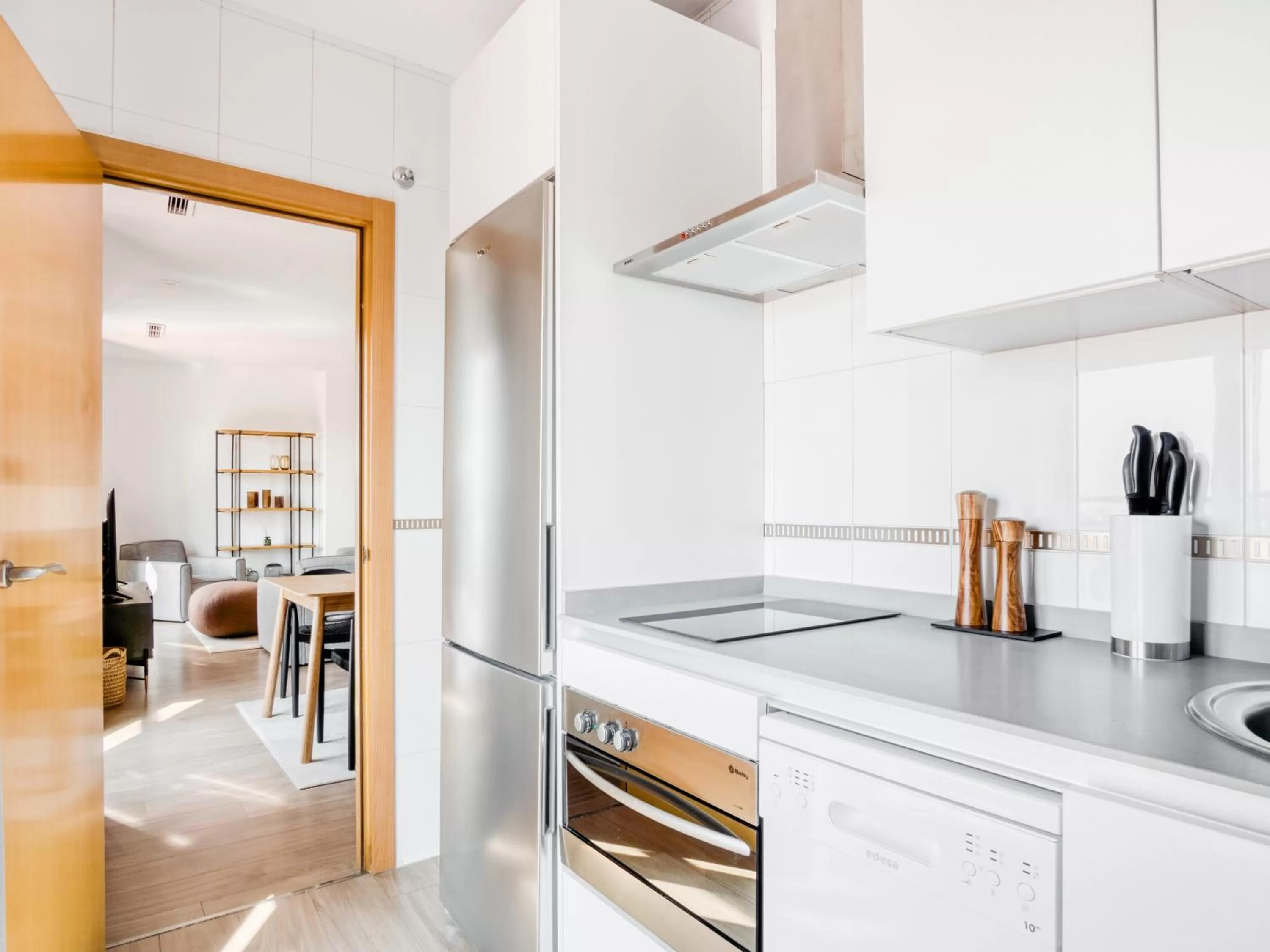 Kitchen or kitchenette in Limehome Madrid Calle de Don Ramón de la Cruz