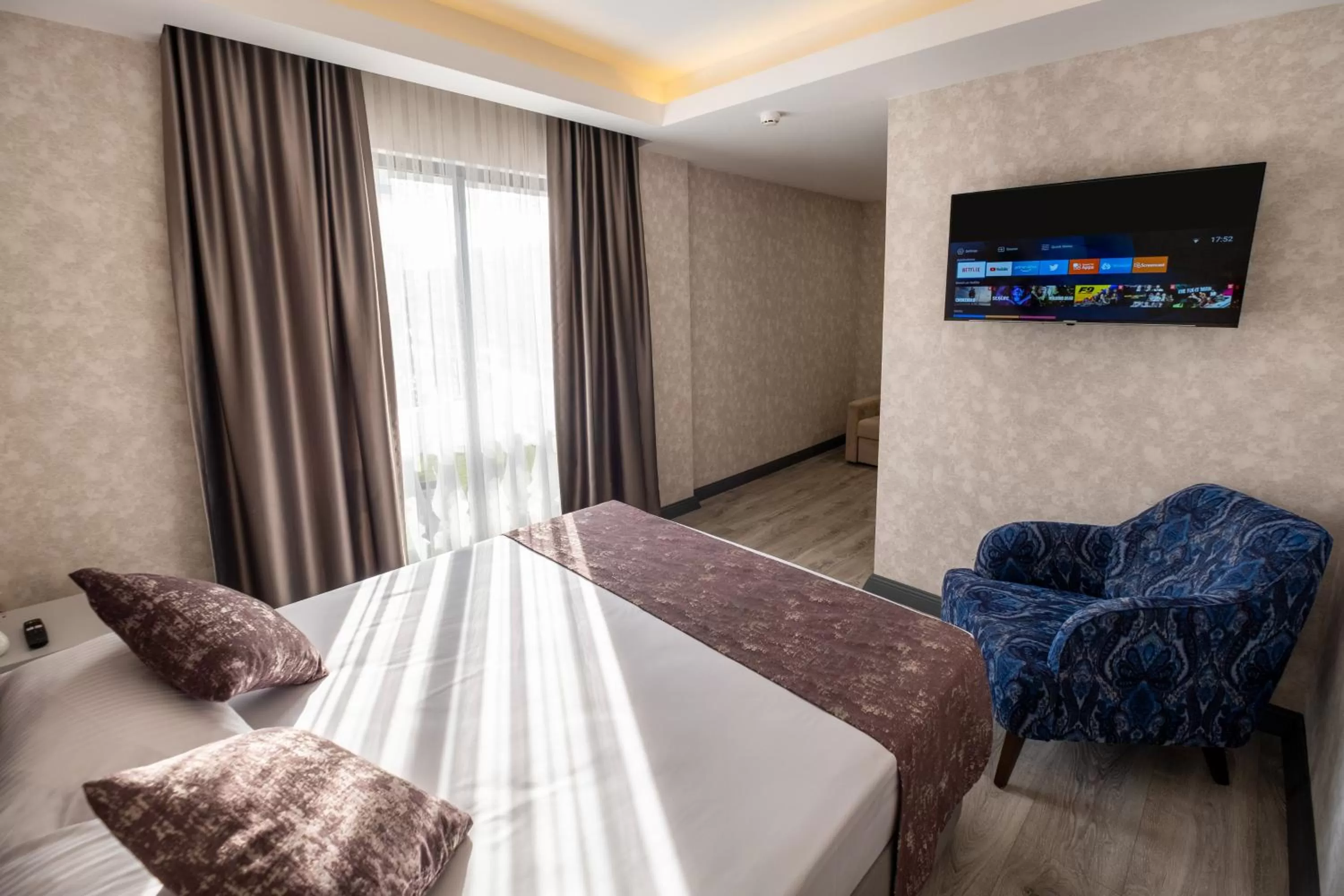 Bed in Avion Suite Hotel