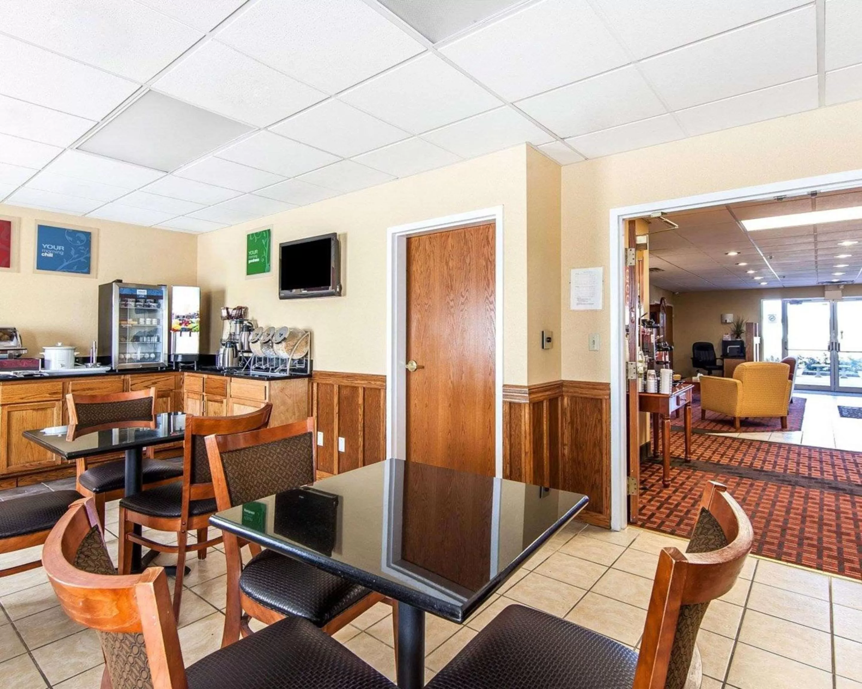 Restaurant/places to eat in Quality Inn Seaman