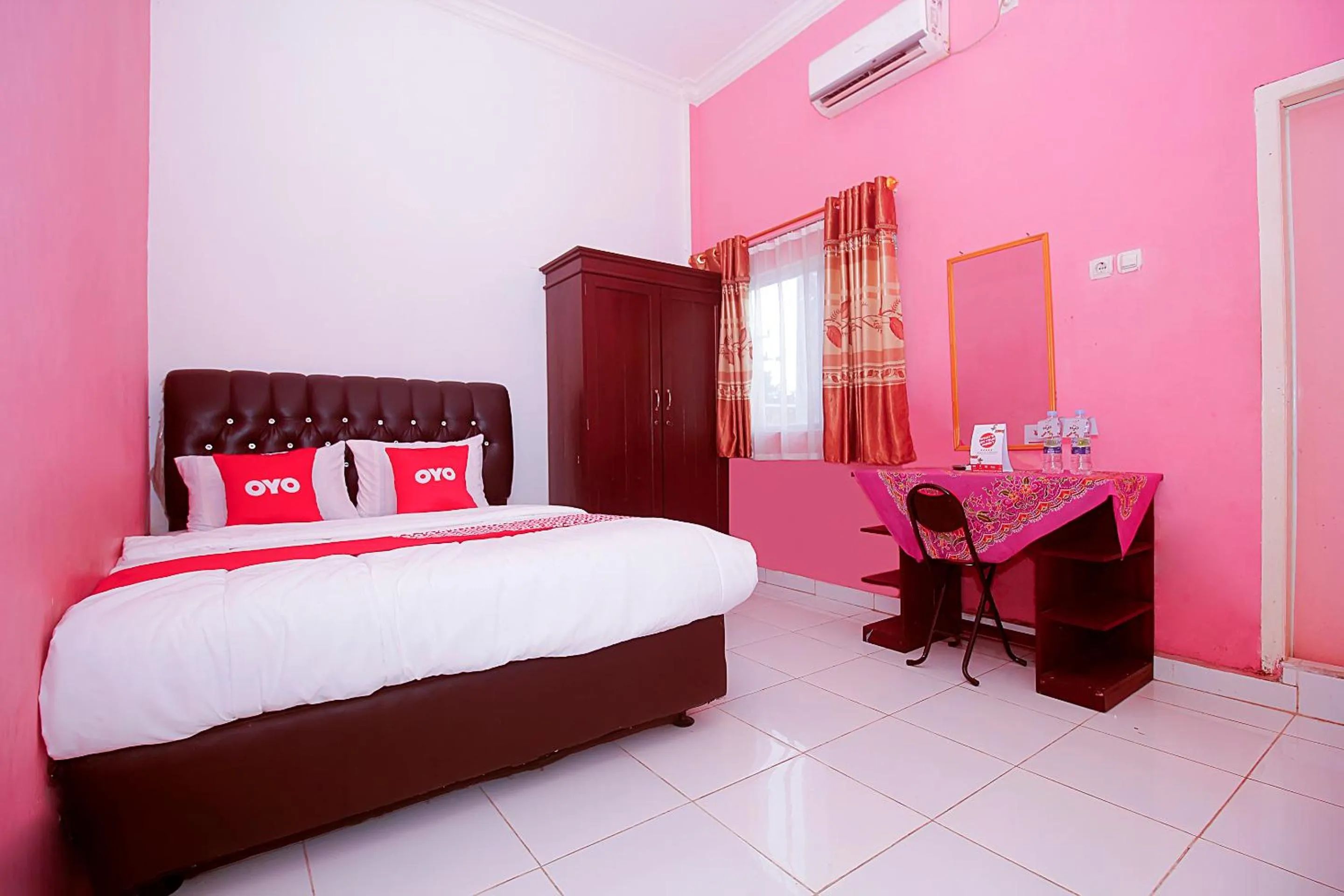 Bedroom, Bed in Hotel O Jasmine Kost Syariah