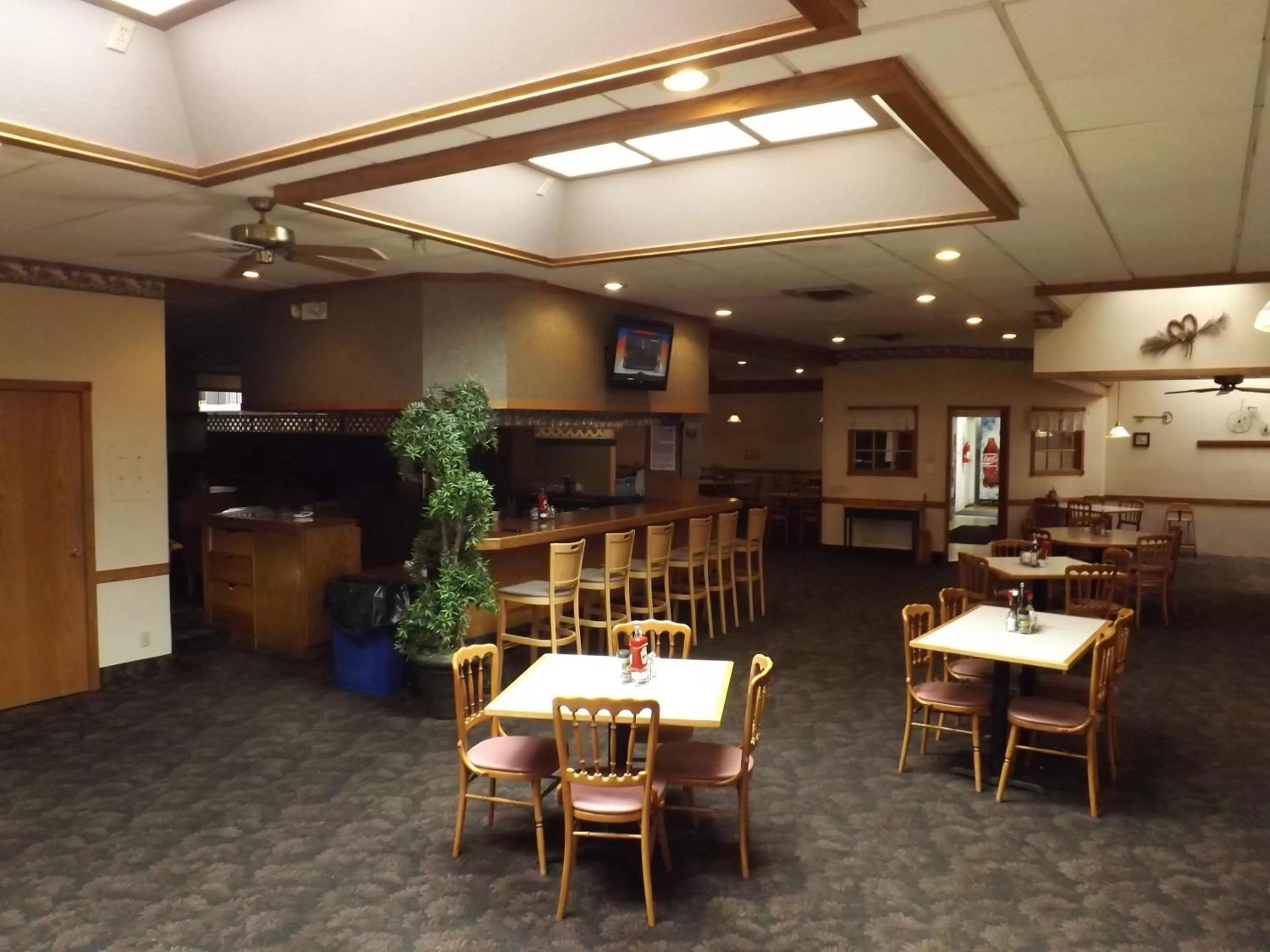 Restaurant/places to eat in Ramada by Wyndham Sterling