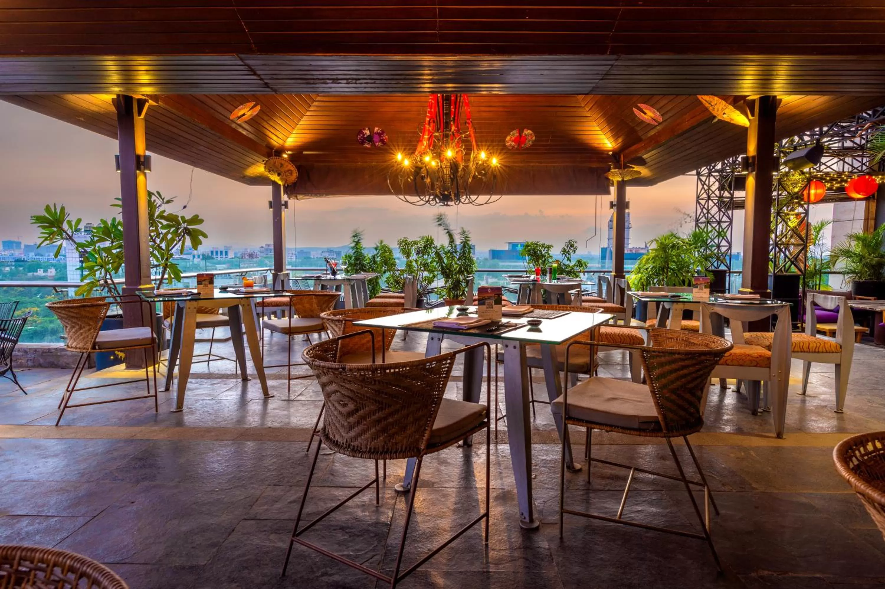 Restaurant/places to eat in O Hotel Pune