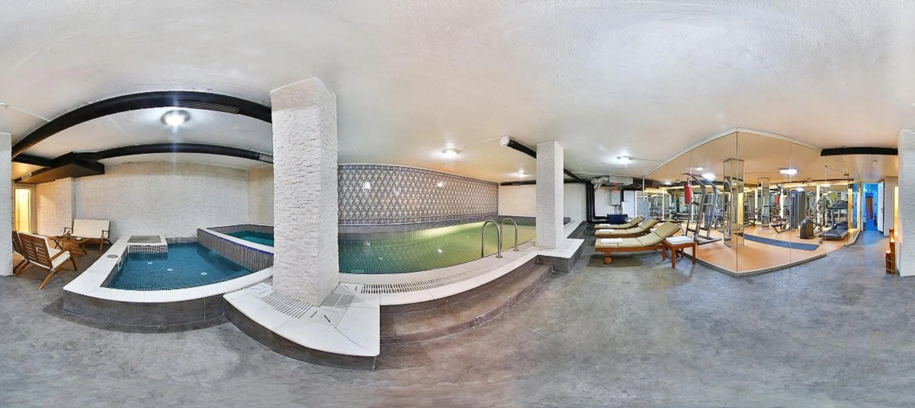 Swimming pool in White Monarch Hotel