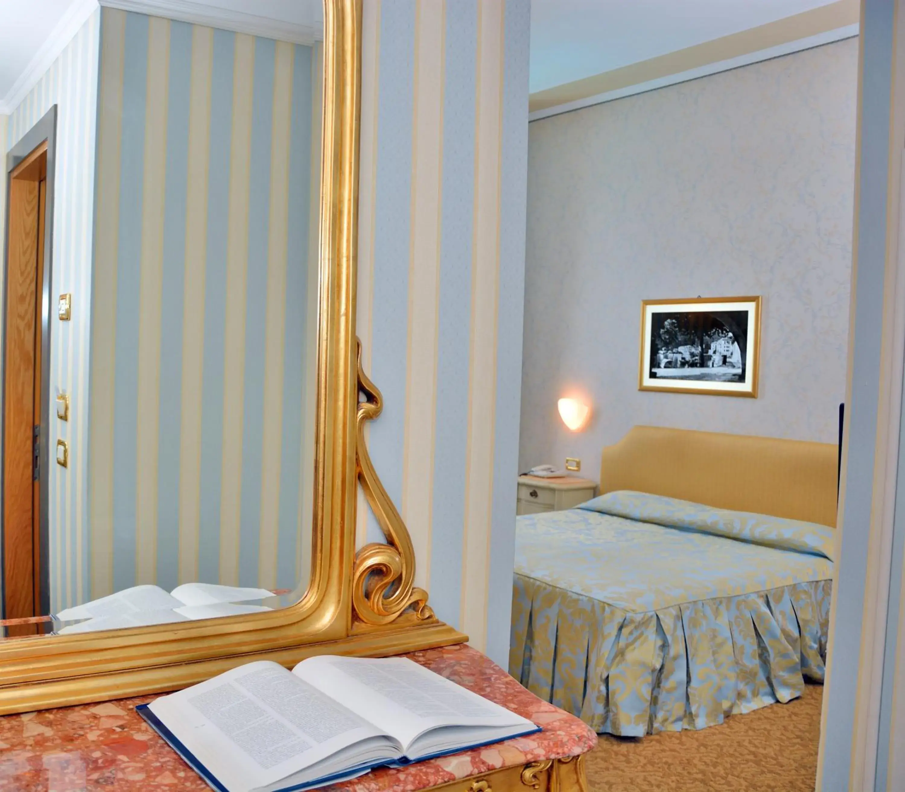Standard Double or Twin Room in Grand Hotel Menaggio Standard Double or Twin Room in Grand Hotel Menaggio