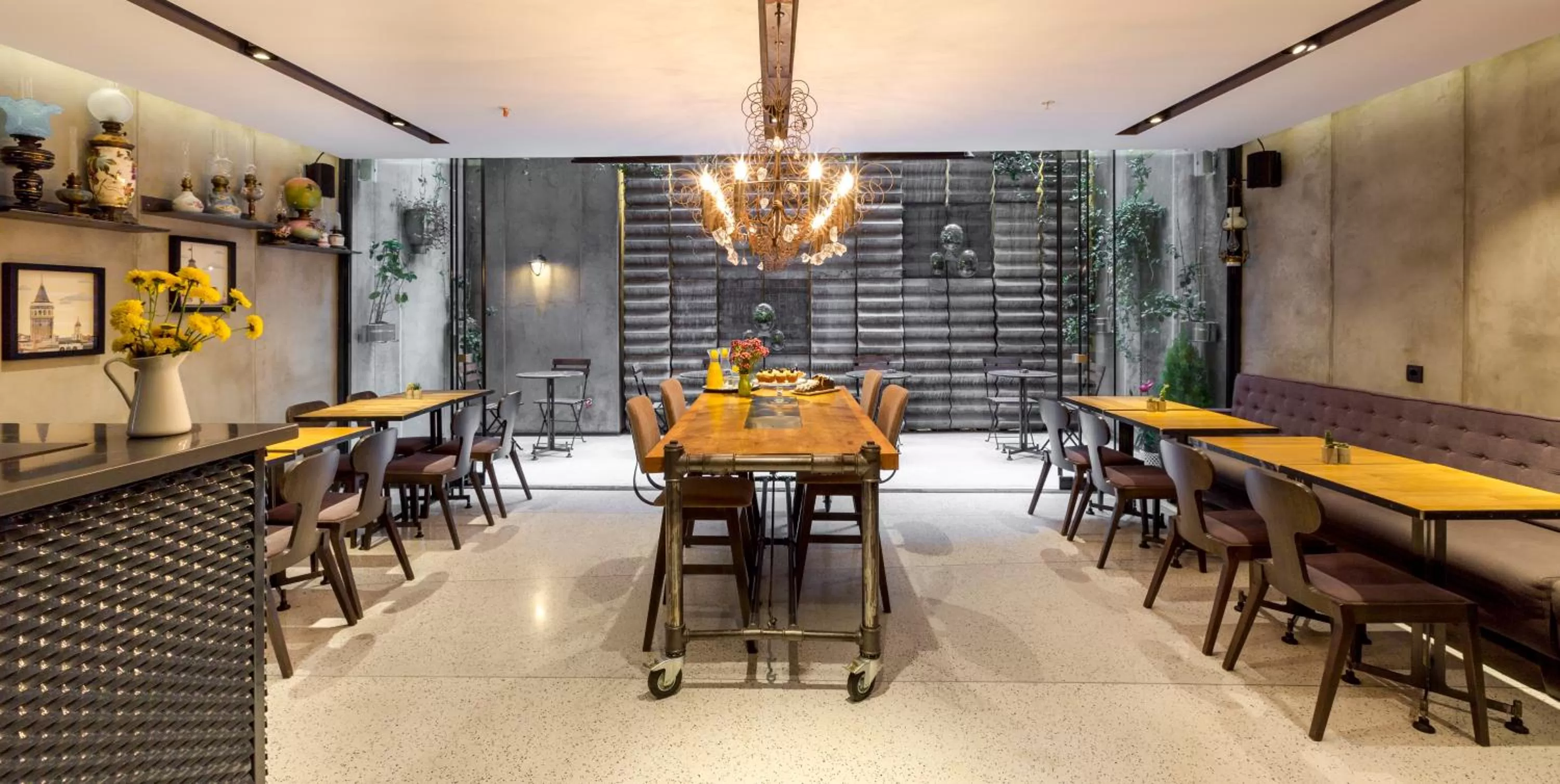 Restaurant/places to eat in Lampa Design Hotel-Special Category