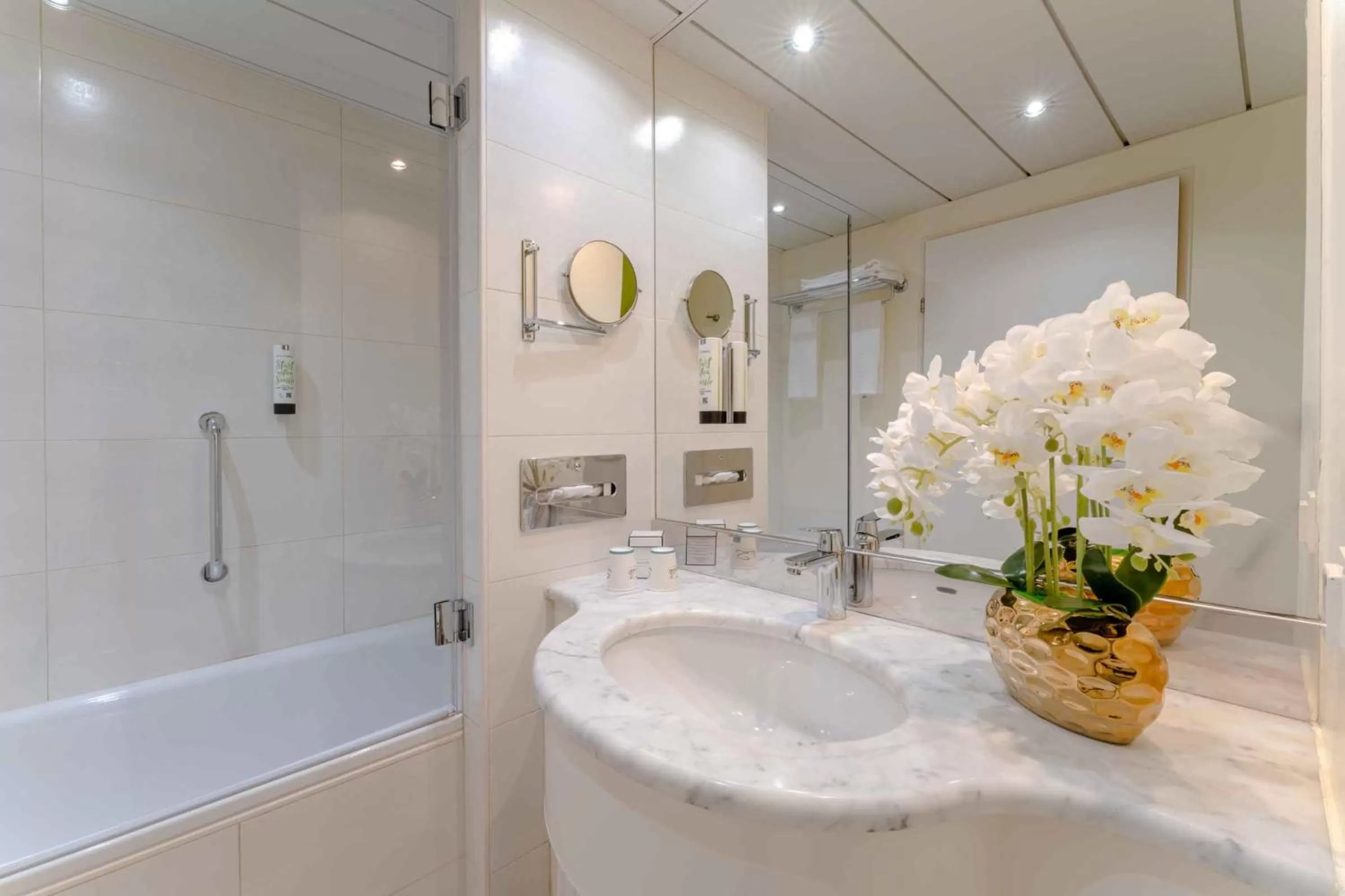 Bathroom in PLAZA Premium Wien