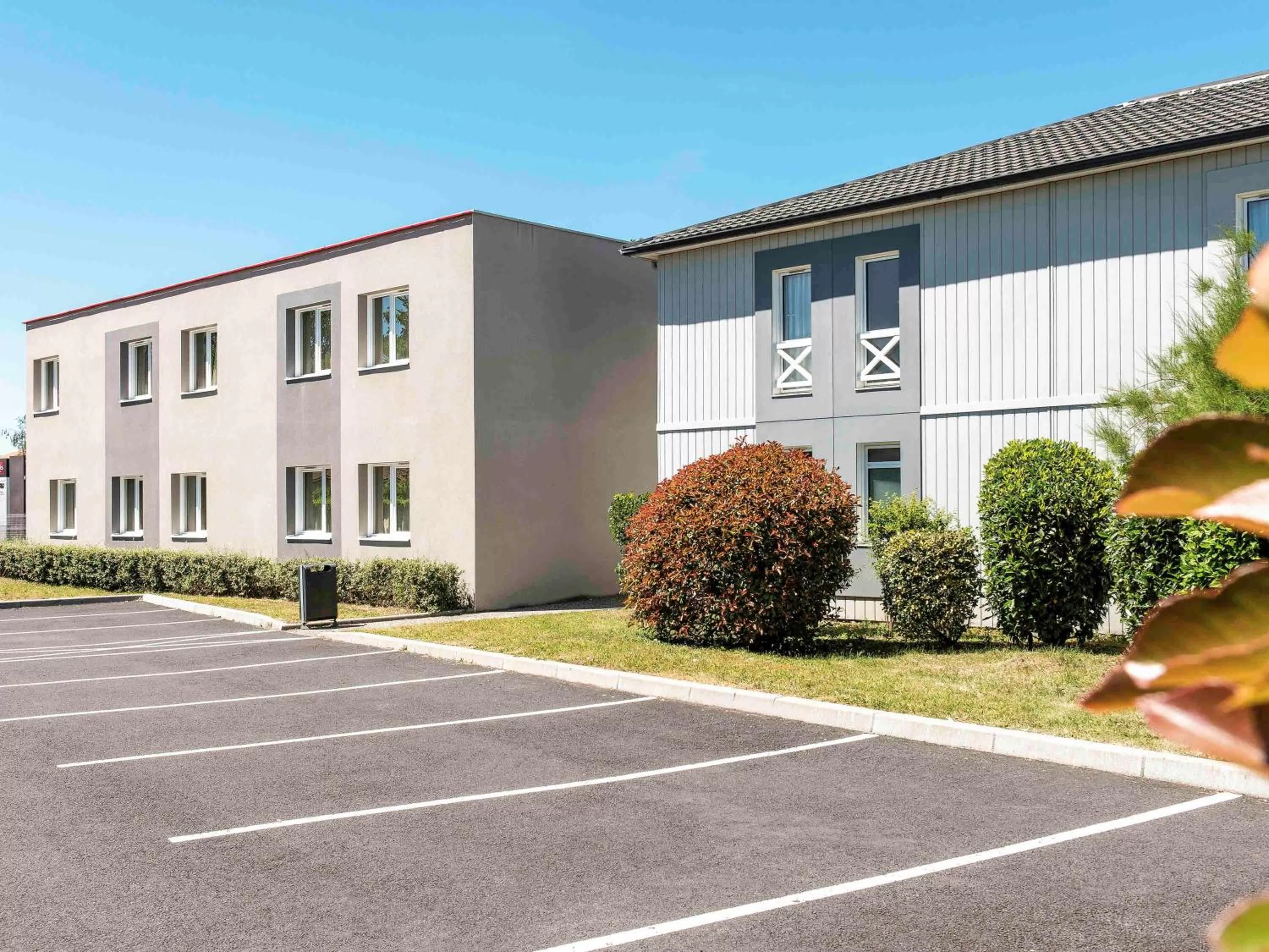 Property building in ibis Issoire