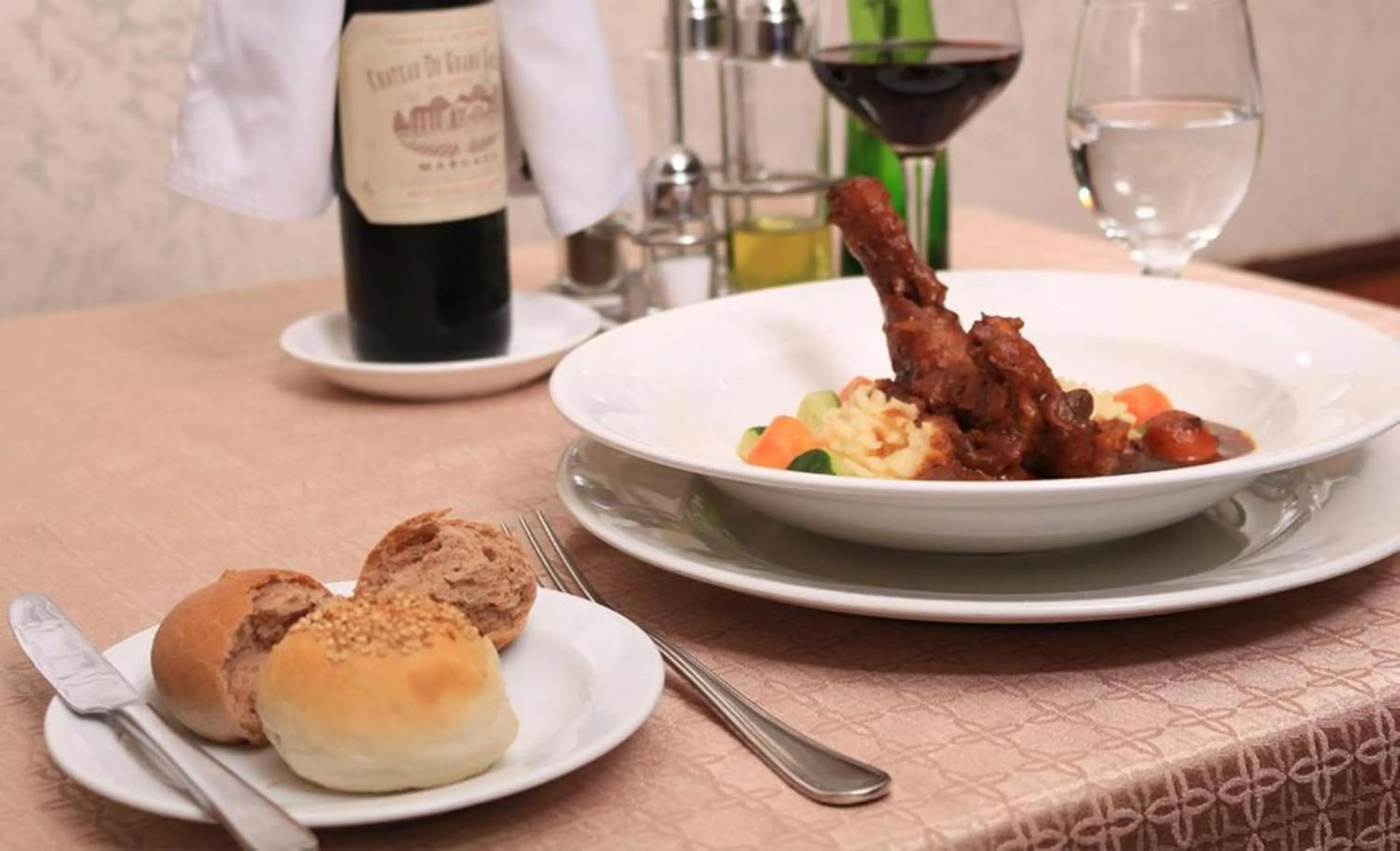 Food and drinks in Saro Maria Hotel