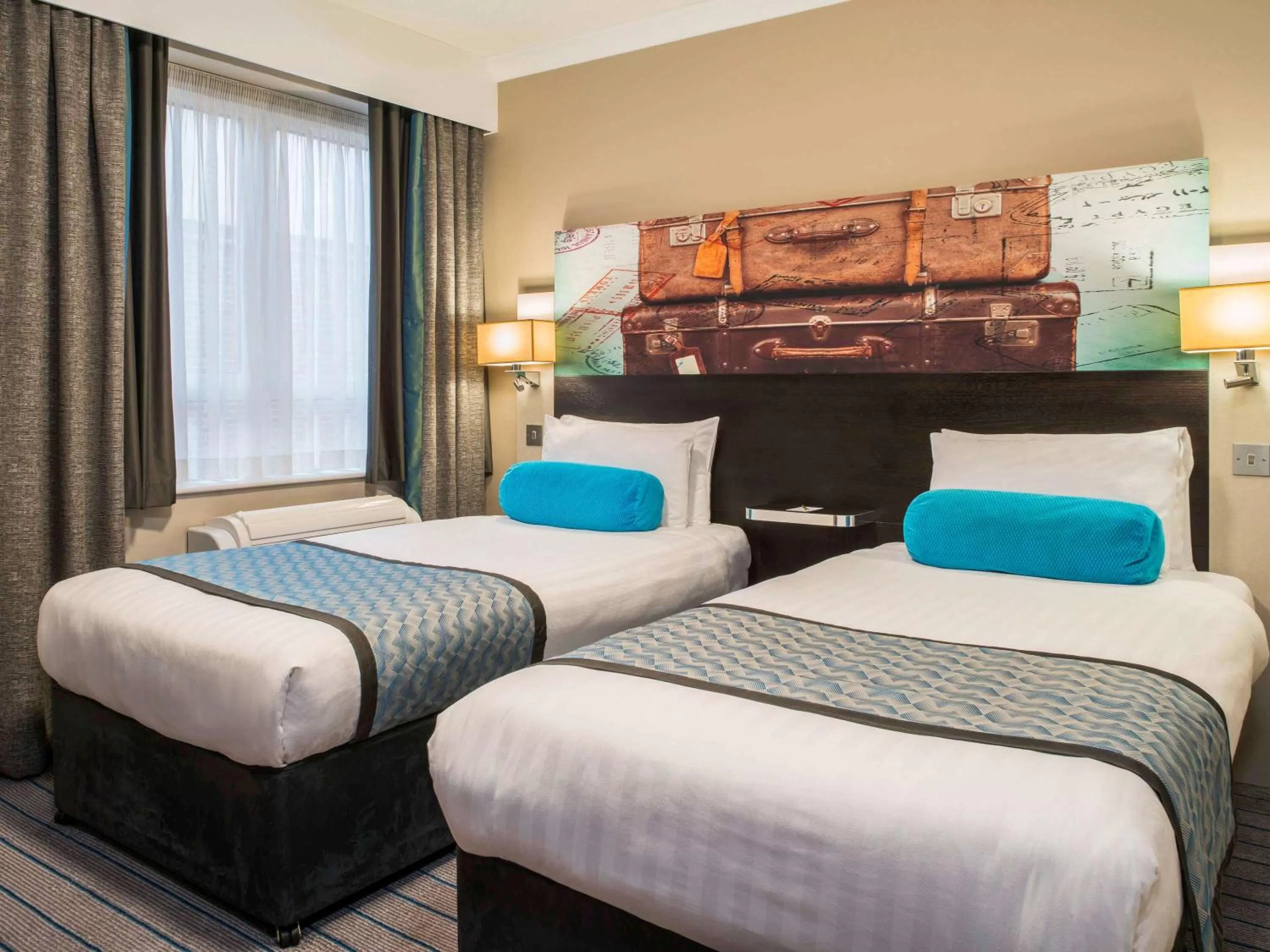 Photo of the whole room in Mercure London Heathrow Airport