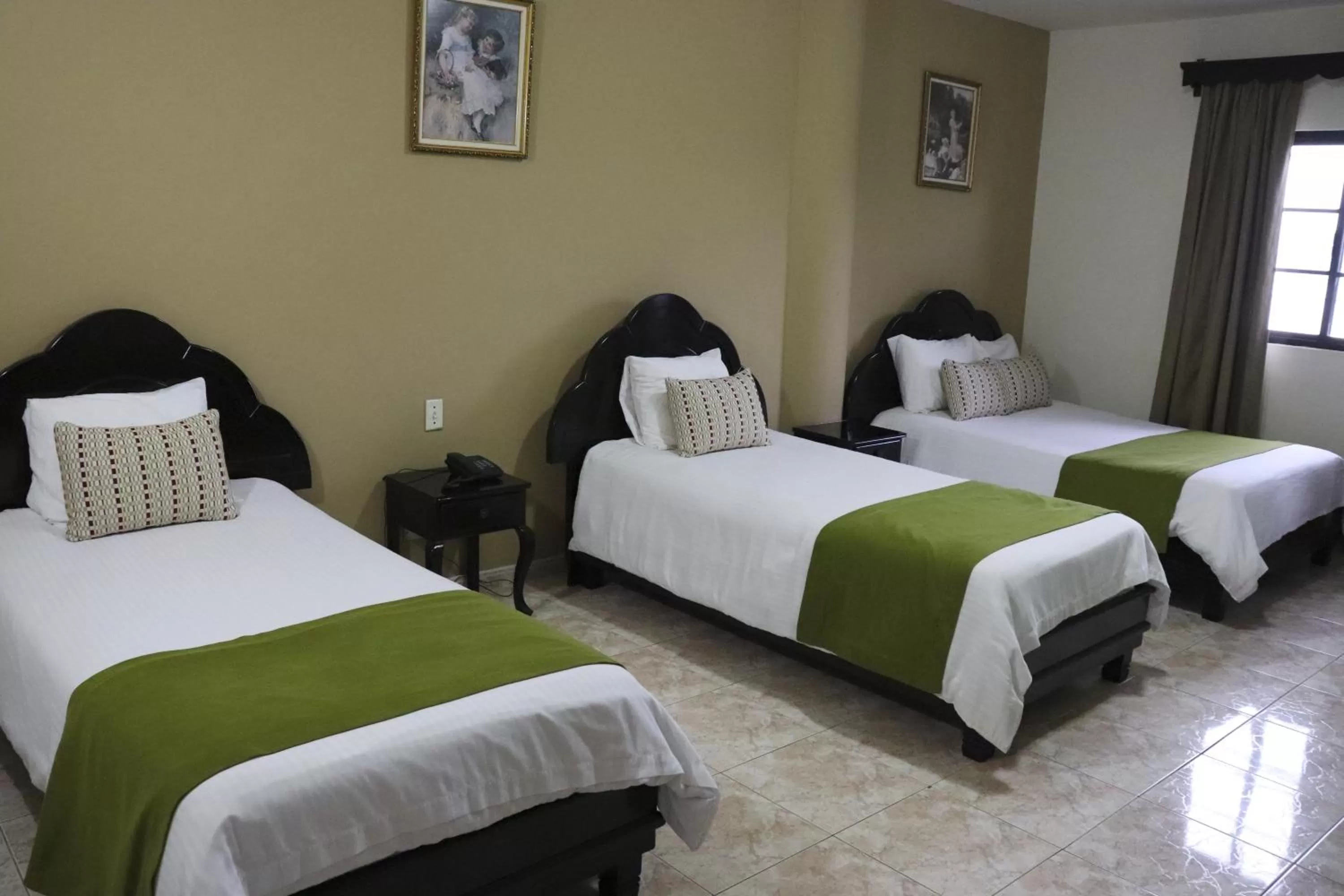 Bed in Hotel Puerta del Sol