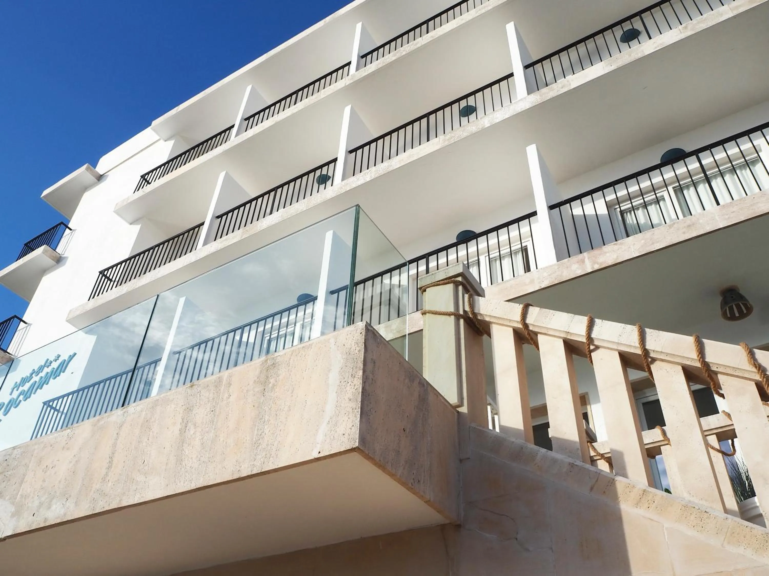 Property building in Hotel Rocamar