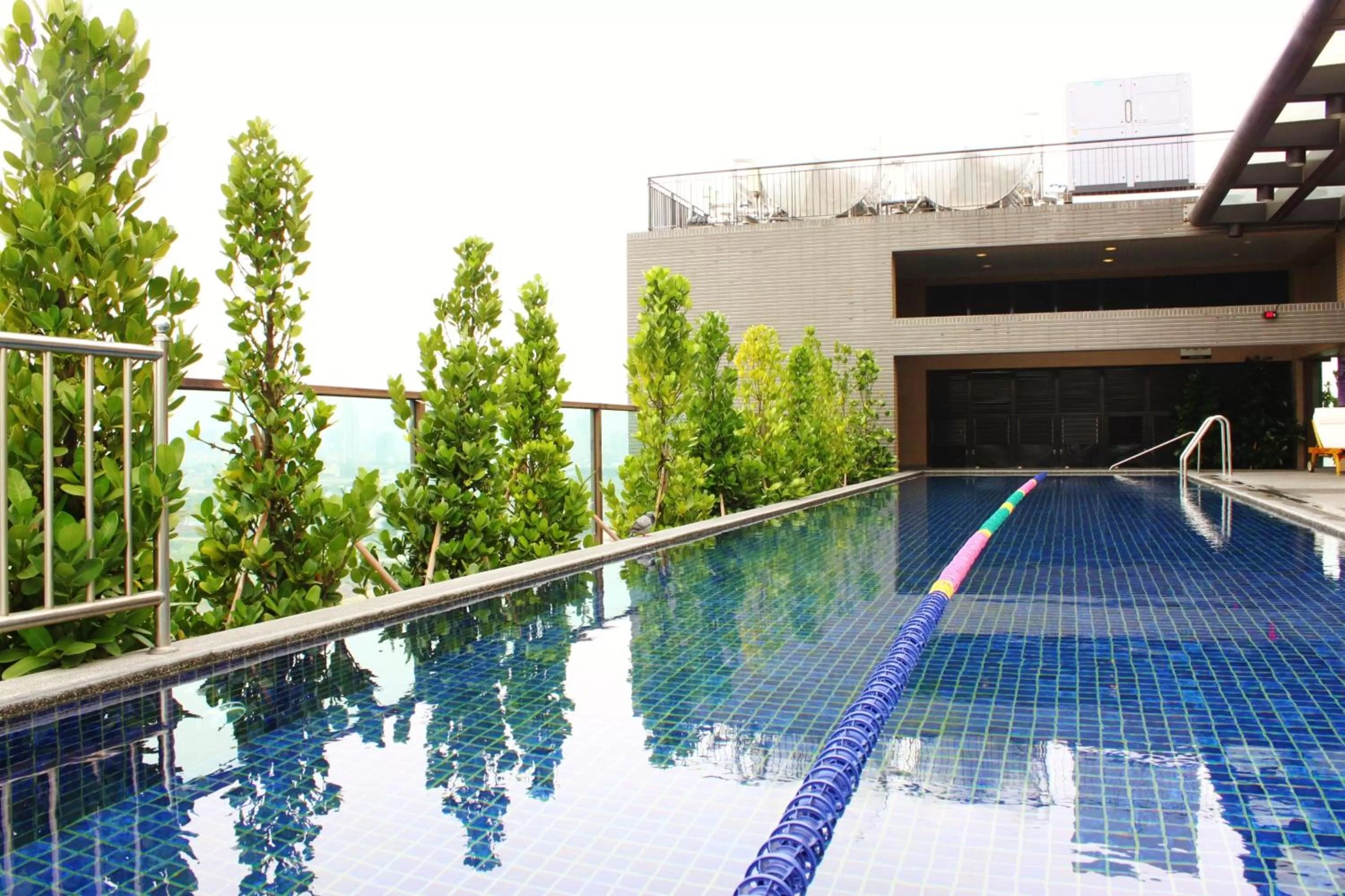Swimming pool in Maison de Chine Chao Yin Building