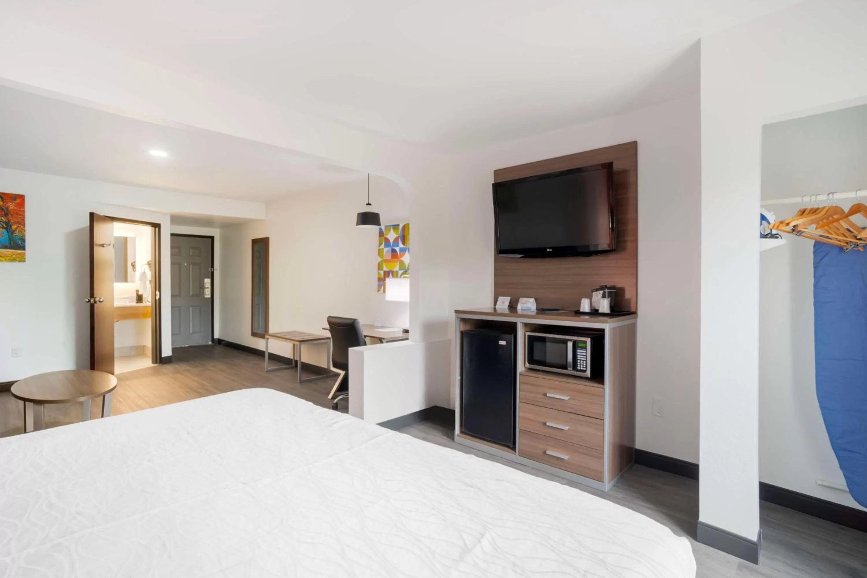 Bedroom, Bed in Best Western Statesville Inn