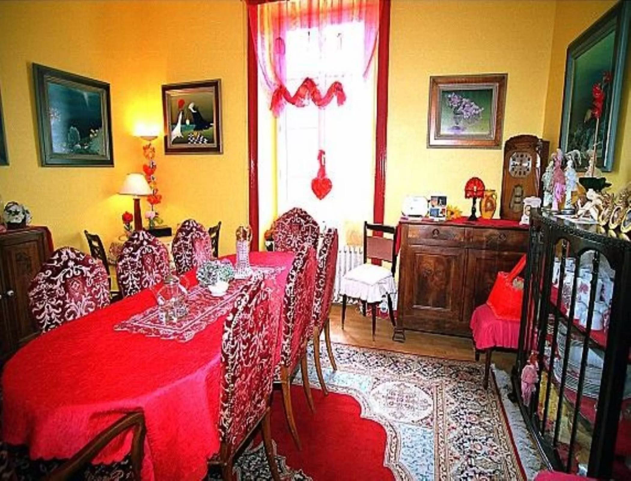 Dining area in La Demeure aux Hortensias