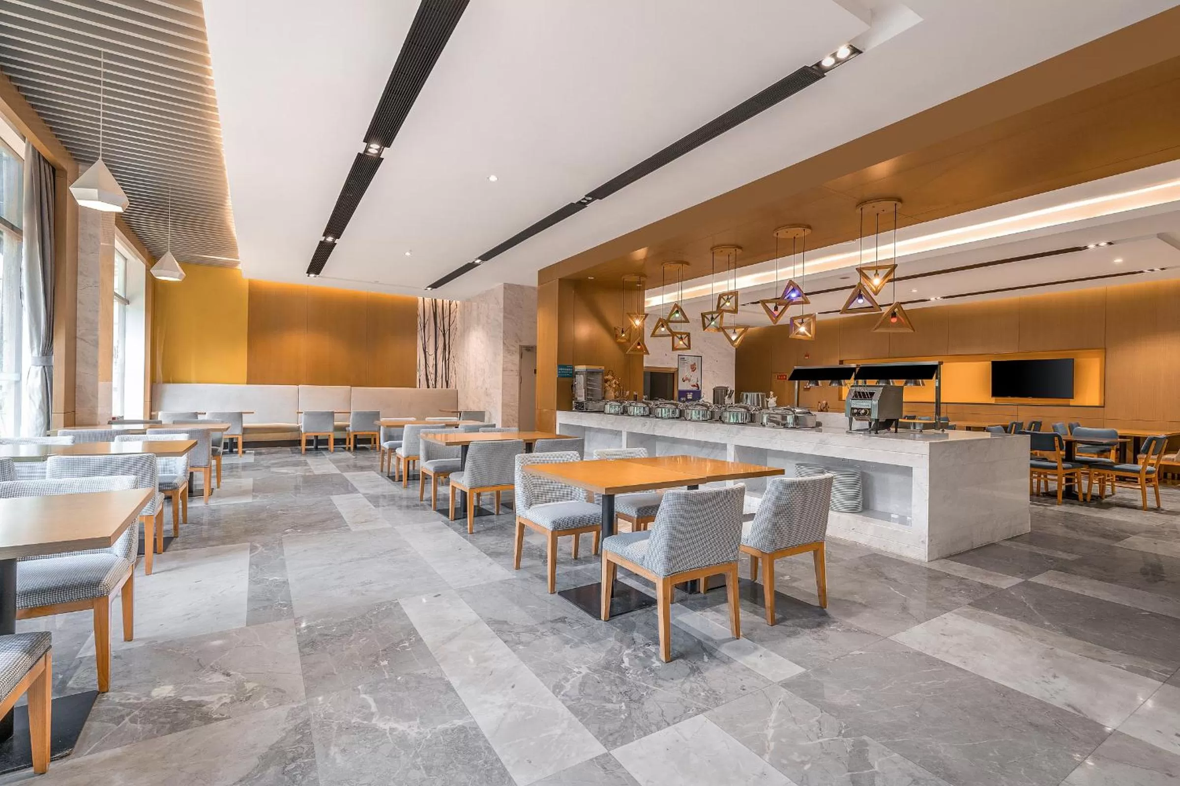 Restaurant/places to eat in Guangzhou Baiyun Airport Rejoice by Argyle Hotel Rehe Metro Exit B --Free shuttle bus is provided during the 138th Canton Fair