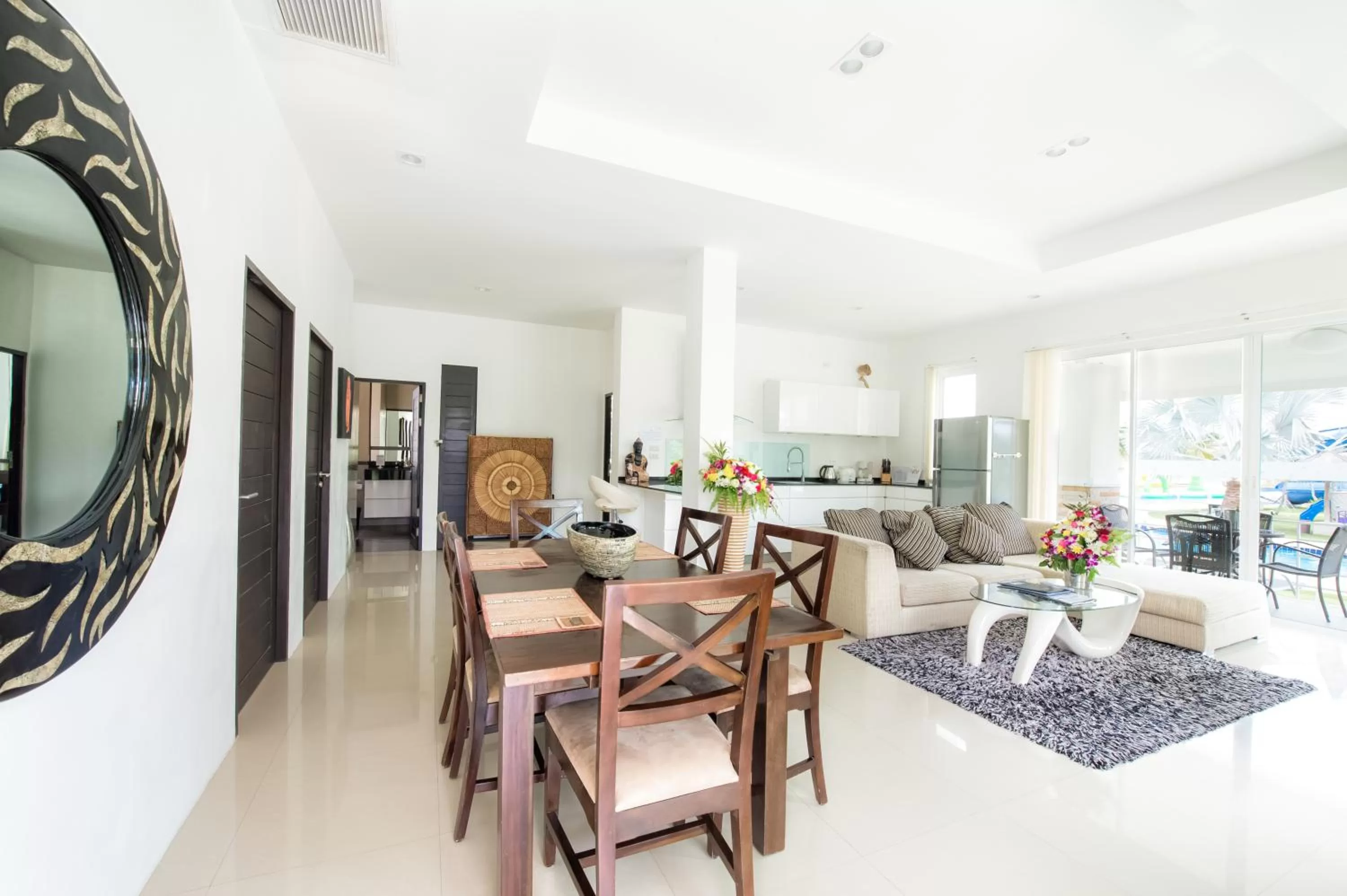 Dining area in Oriental Beach Pearl Resort