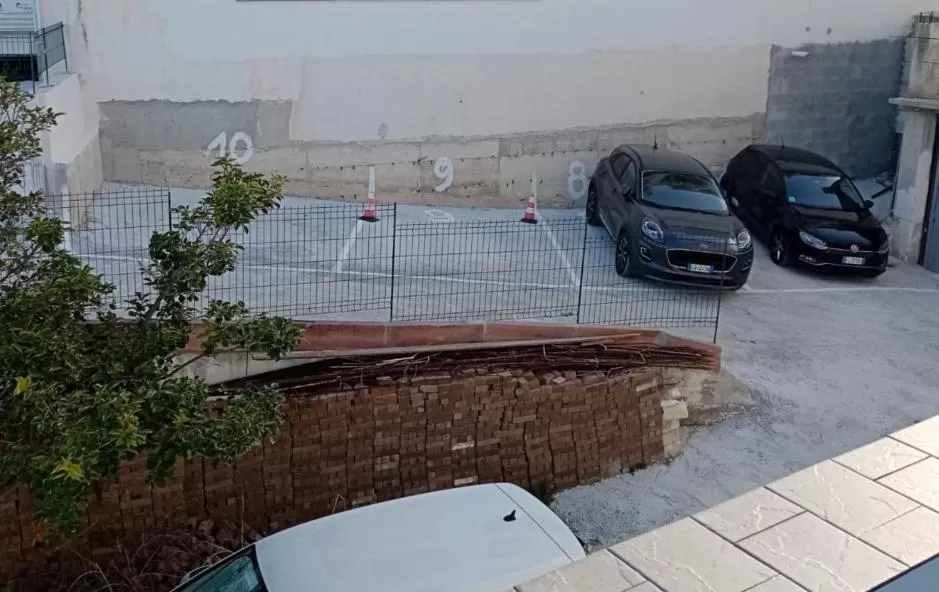 Parking in B&B Palazzo Manfredi Vieste, Fronte mare con Parcheggio