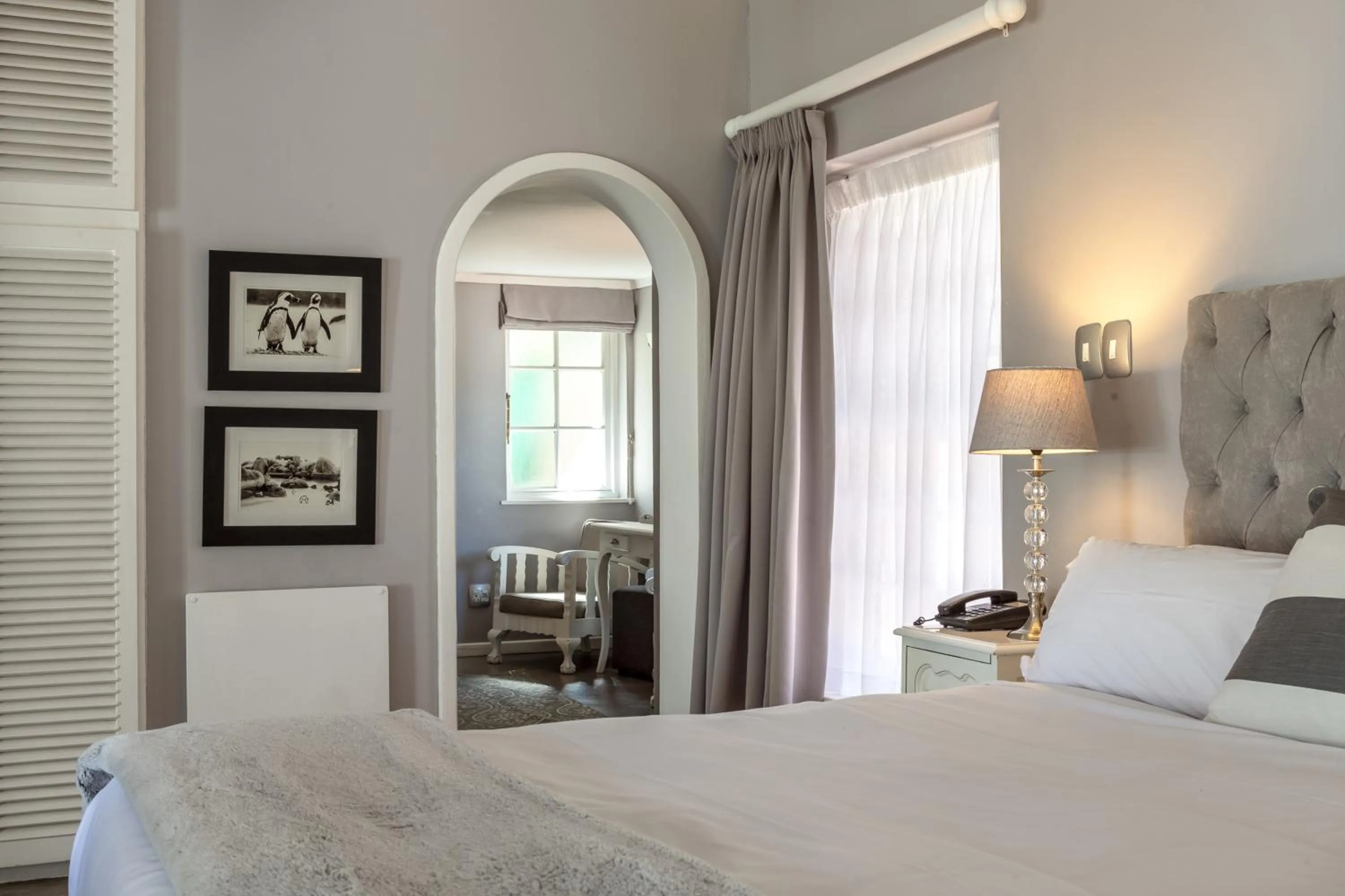 Decorative detail, Bed in Whale Rock Luxury Lodge