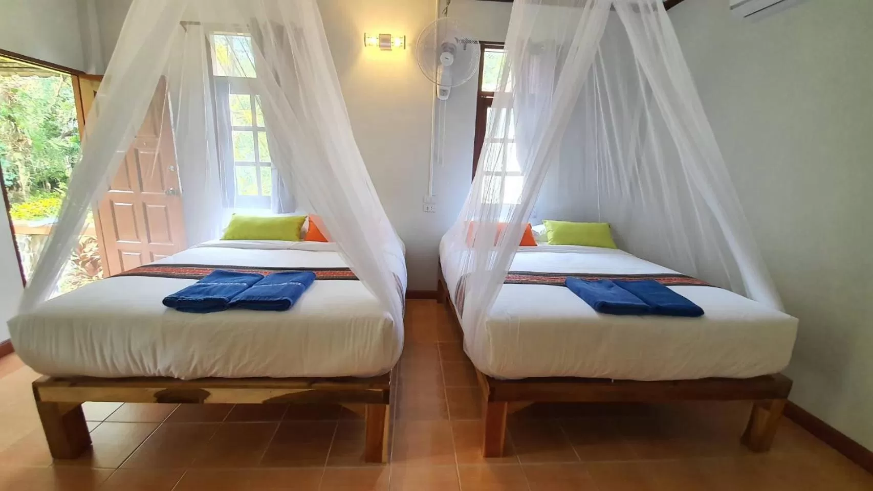Photo of the whole room, Bed in Tree Tops River Huts