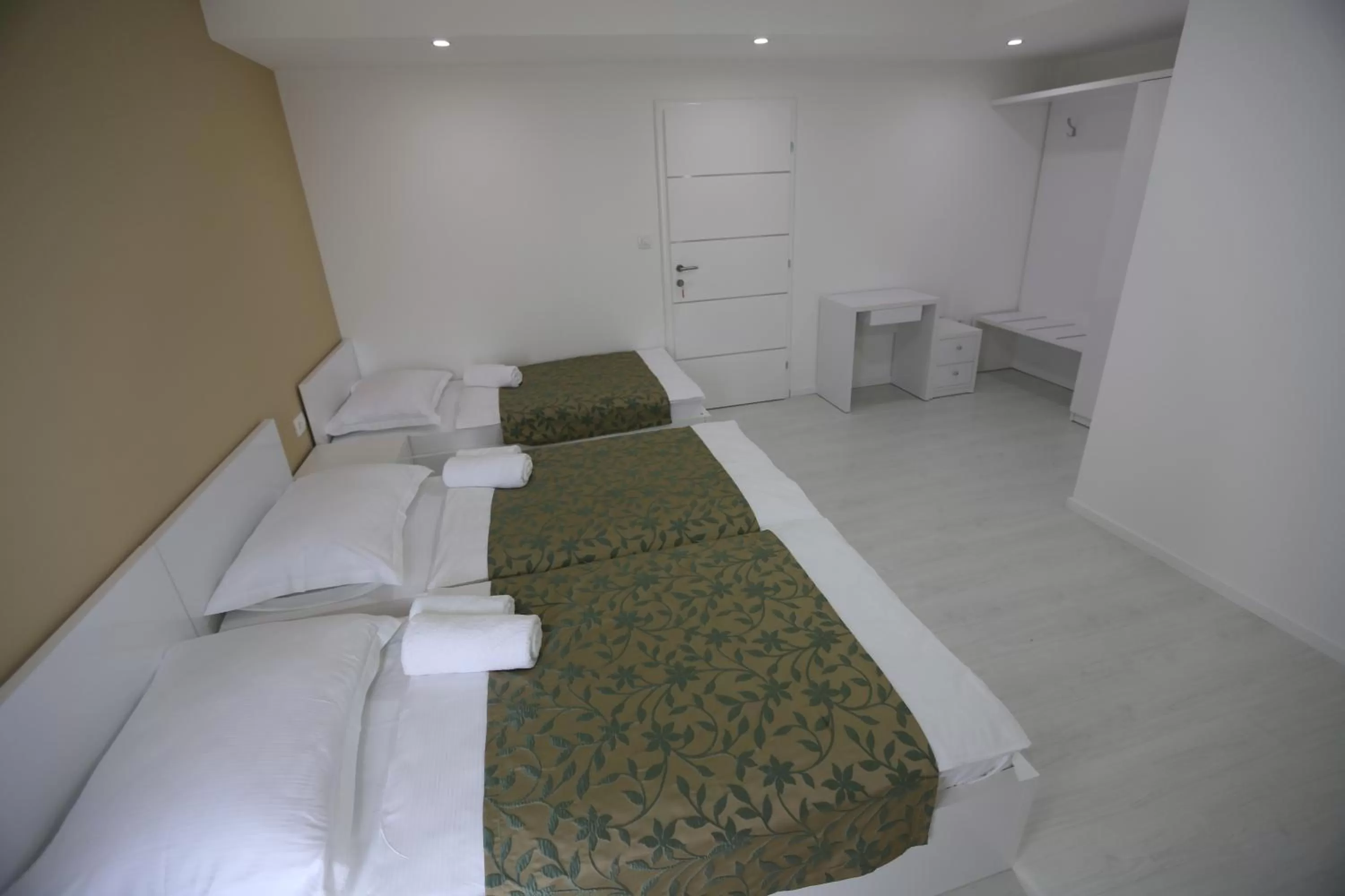 Bedroom, Bed in Villa Flowers