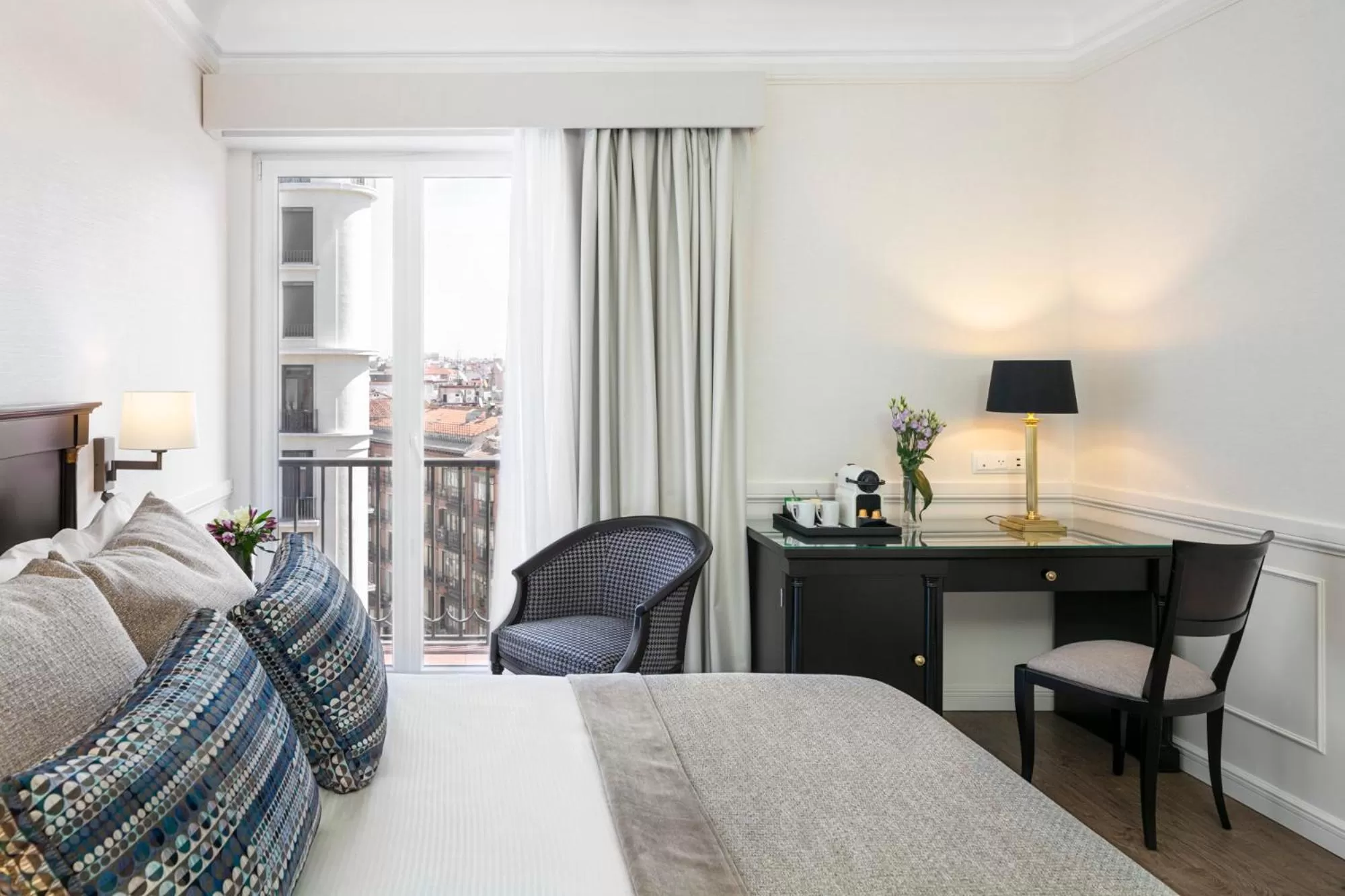 Bedroom, Bed in Emperador