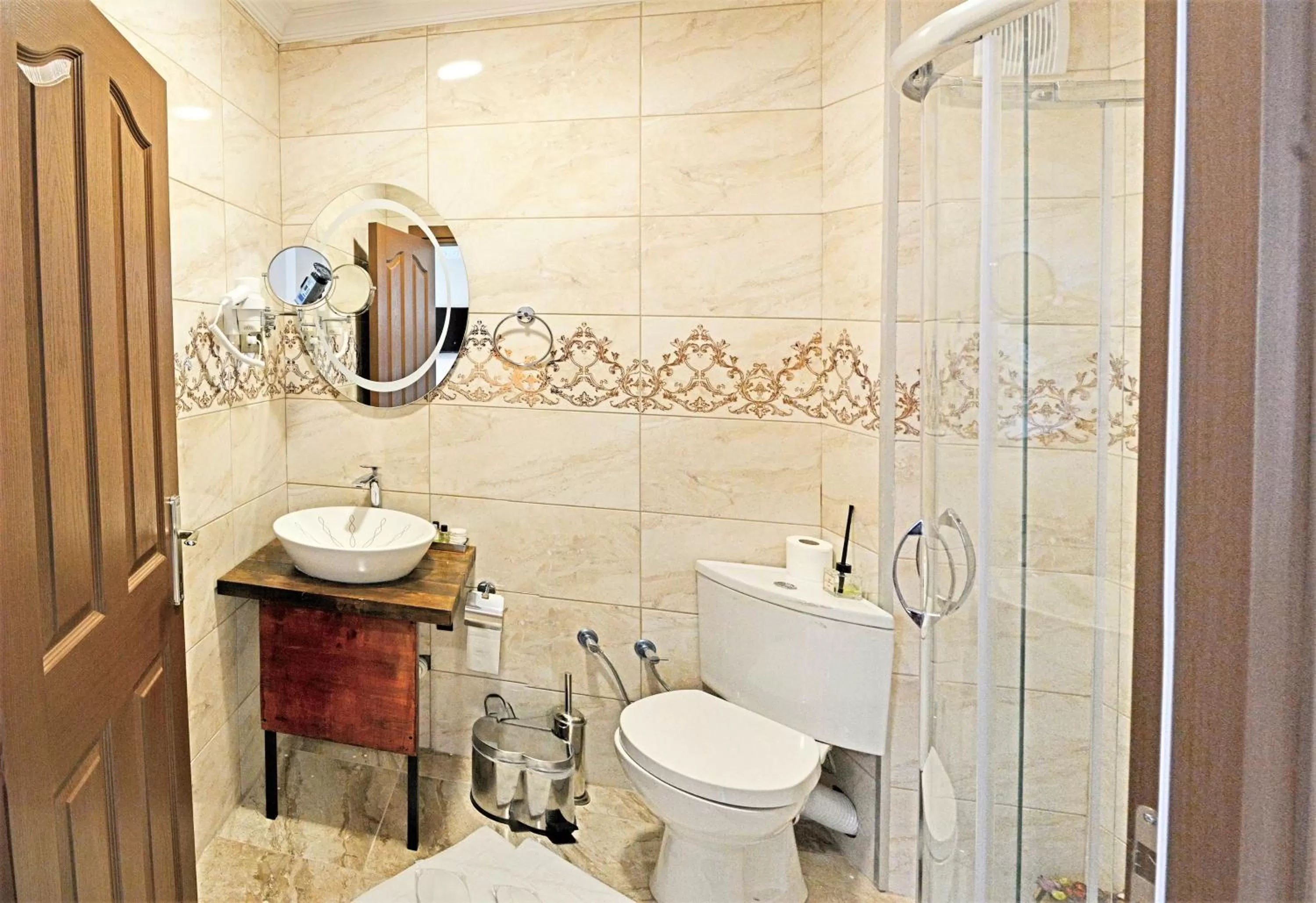 Shower in Sphendon Hotel