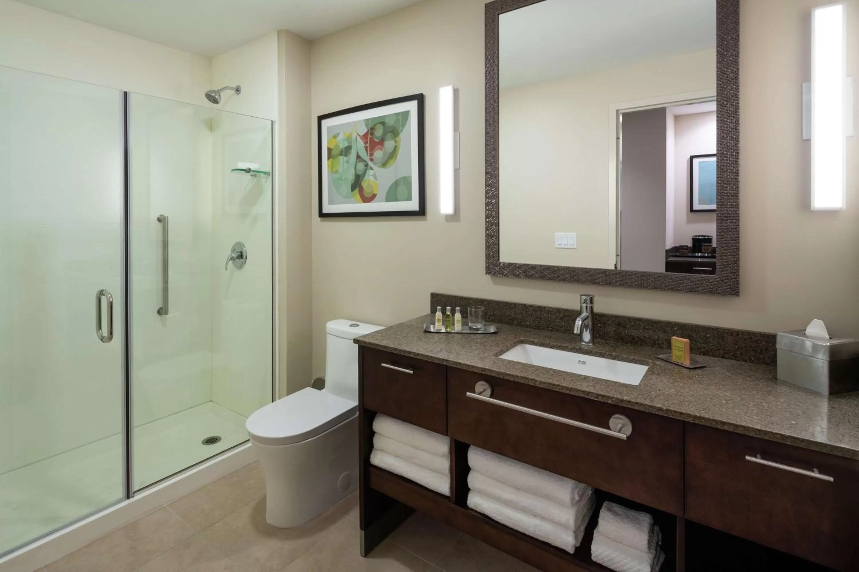 Shower in DoubleTree by Hilton Miami Doral