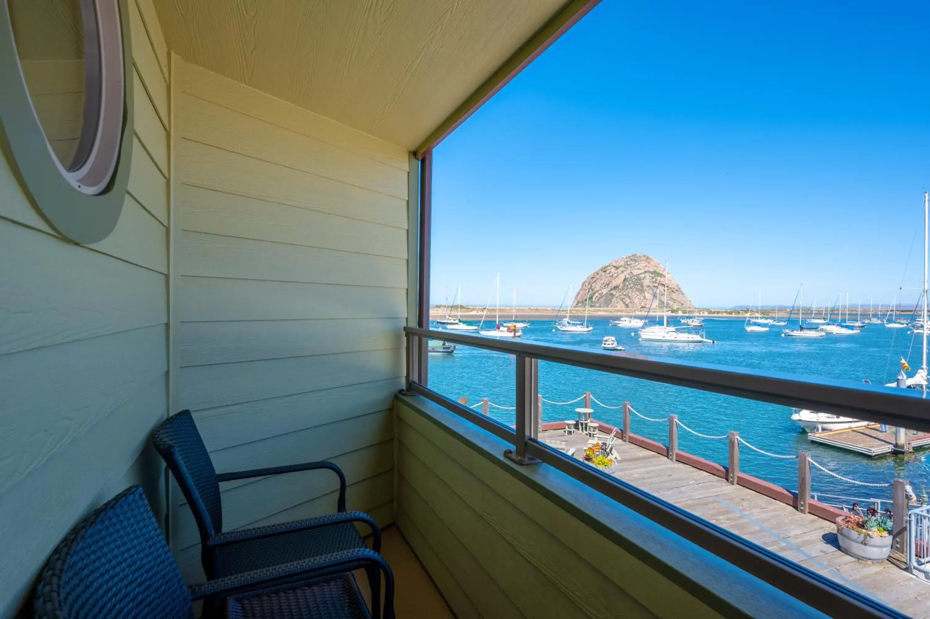 Deluxe King Room in Estero Inn Deluxe King Room in Estero Inn