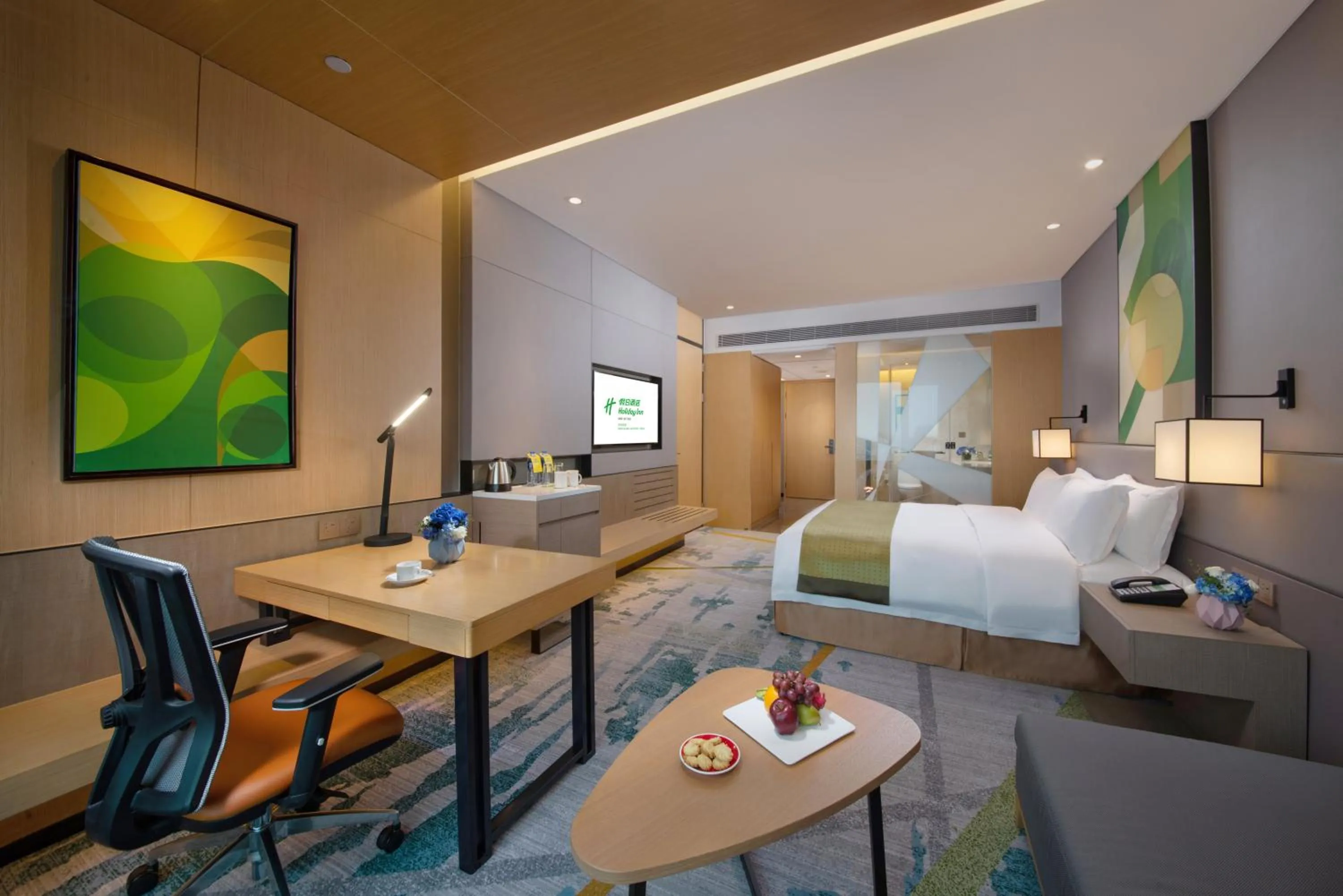 Photo of the whole room, Bed in Holiday Inn Hangzhou Airport Zone by IHG