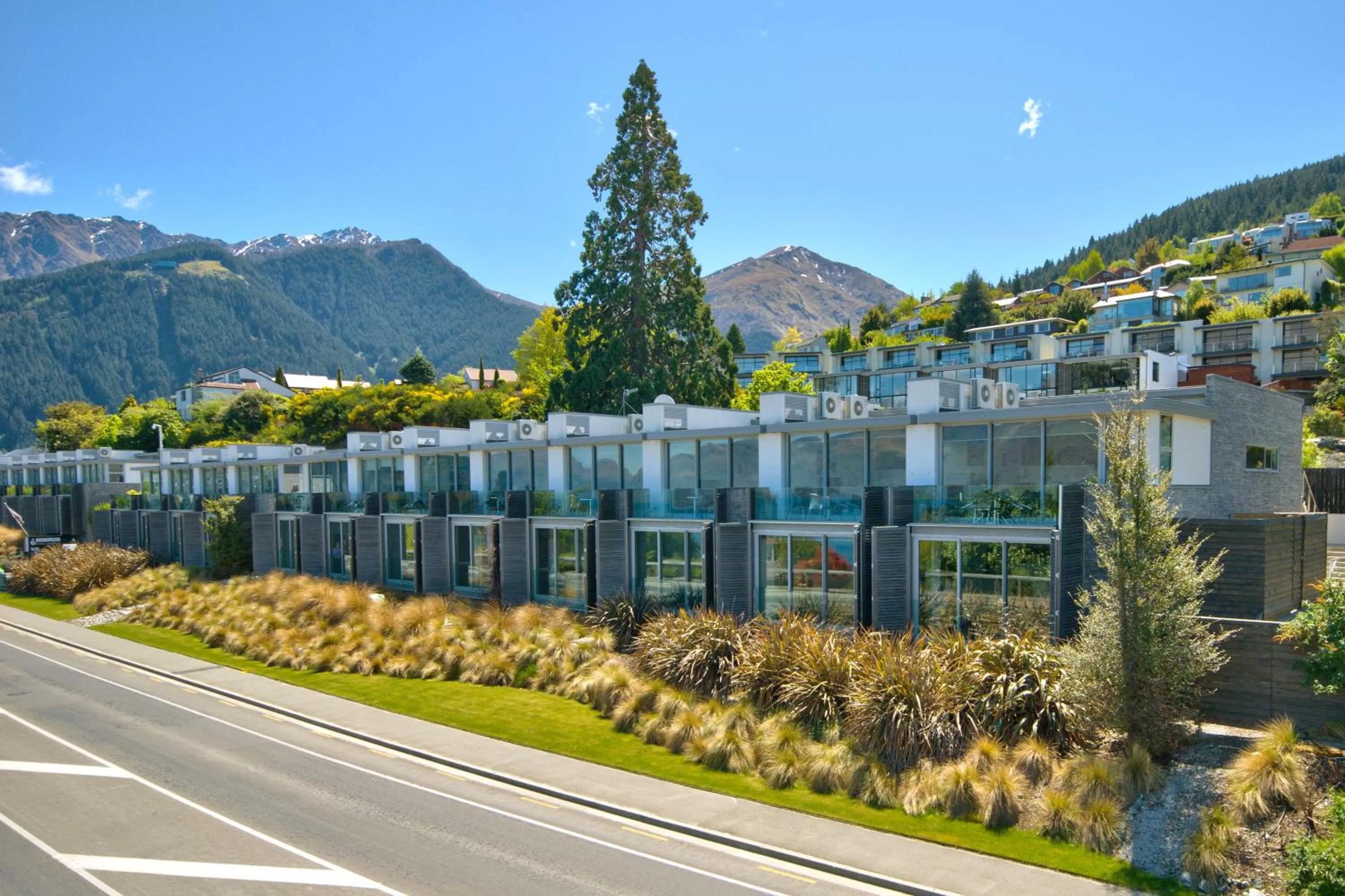 Facade/entrance in Swiss-Belsuites Pounamu Queenstown