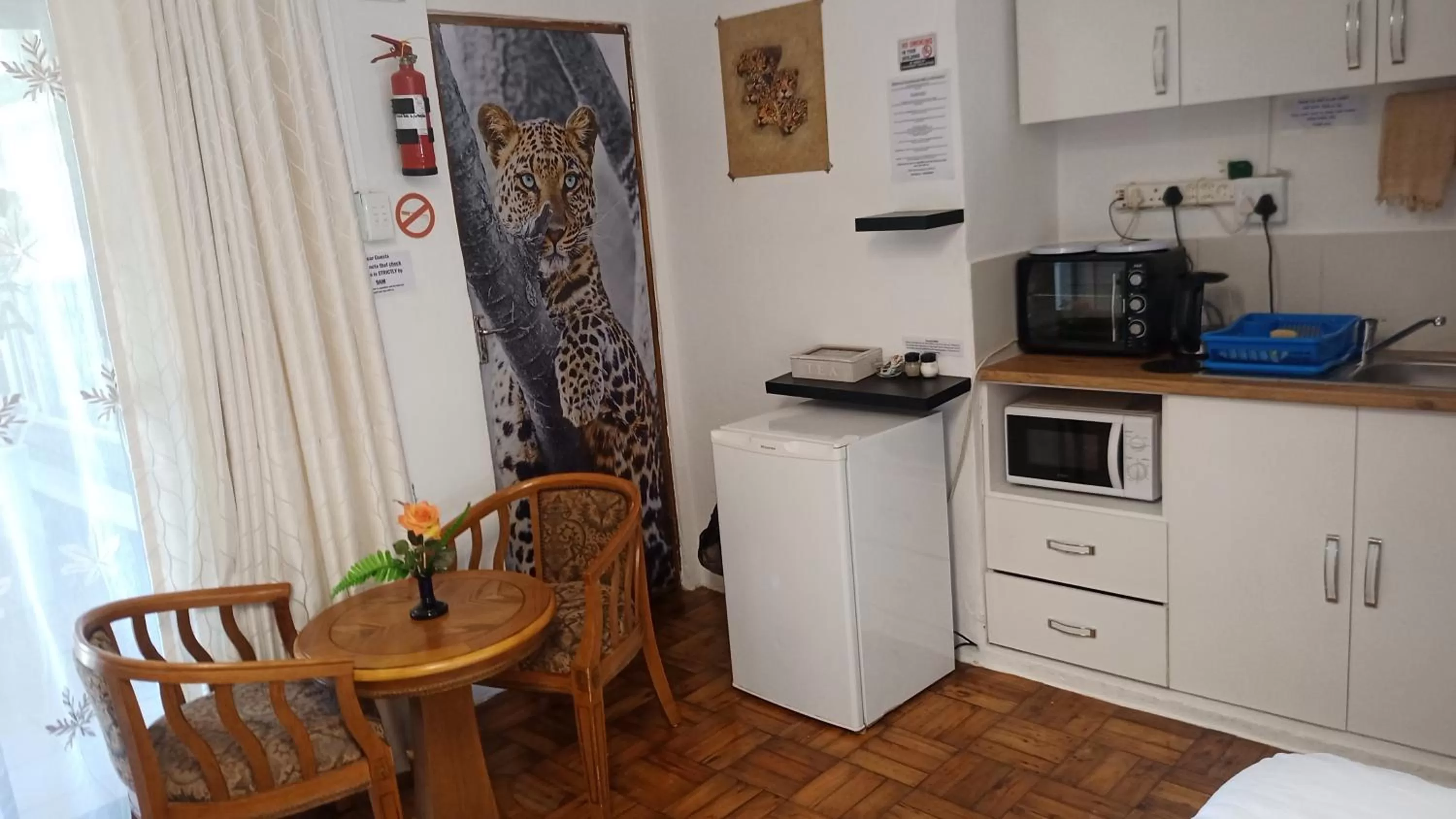 Coffee/tea facilities, Kitchen/Kitchenette in Queensburgh B&B or Self Catering