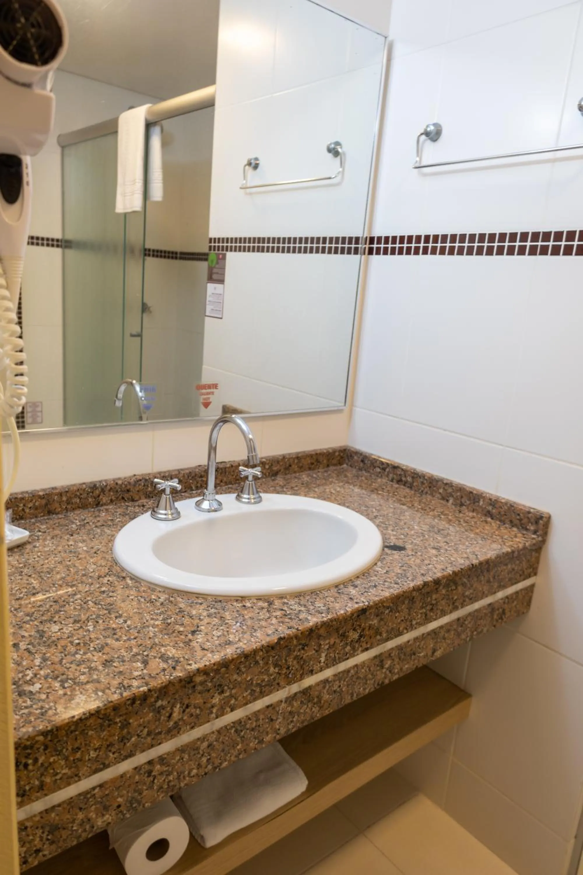 Bathroom in SJ Tour - San Juan Foz do Iguaçu