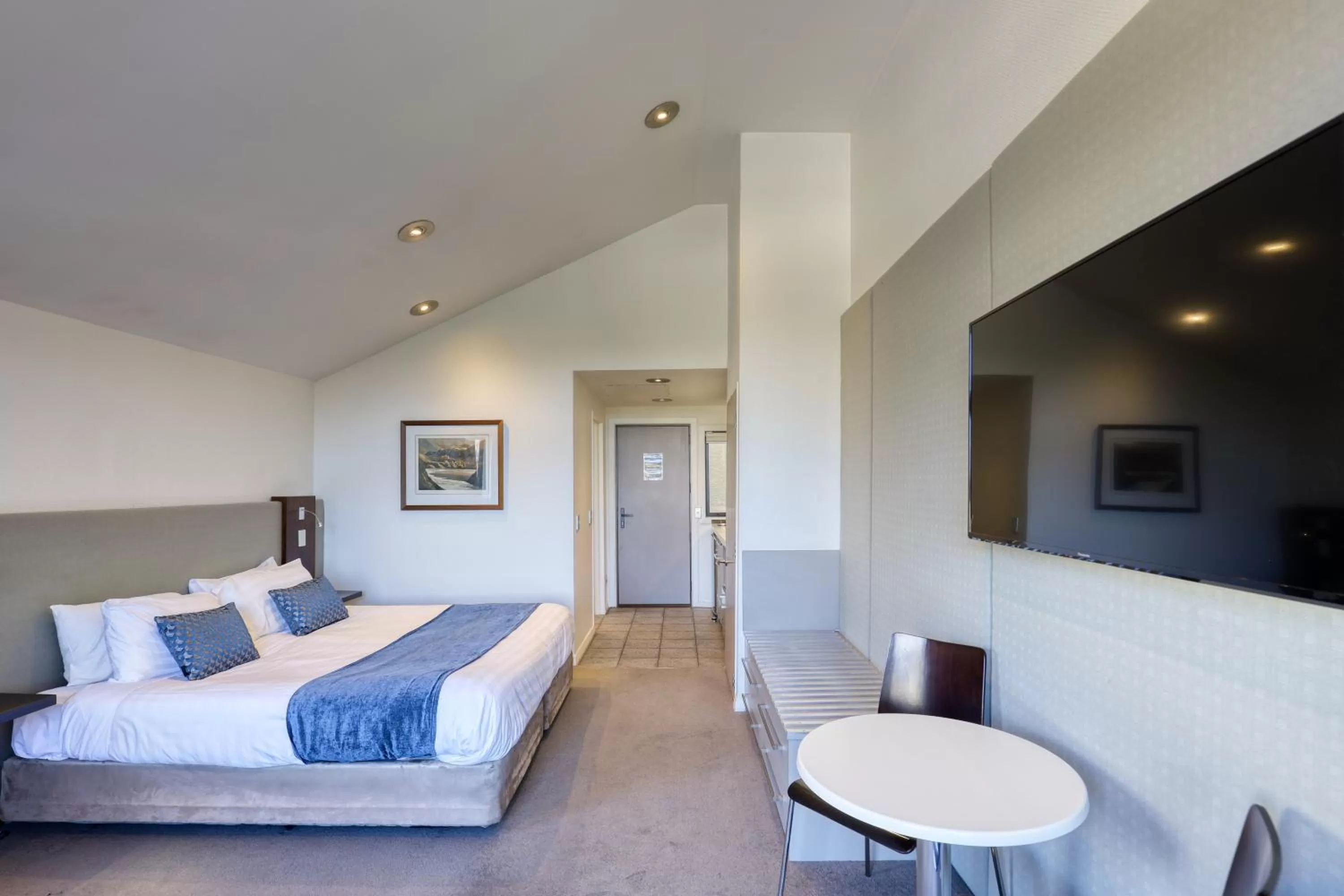 Bedroom, Bed in Garden Court Suites & Apartments