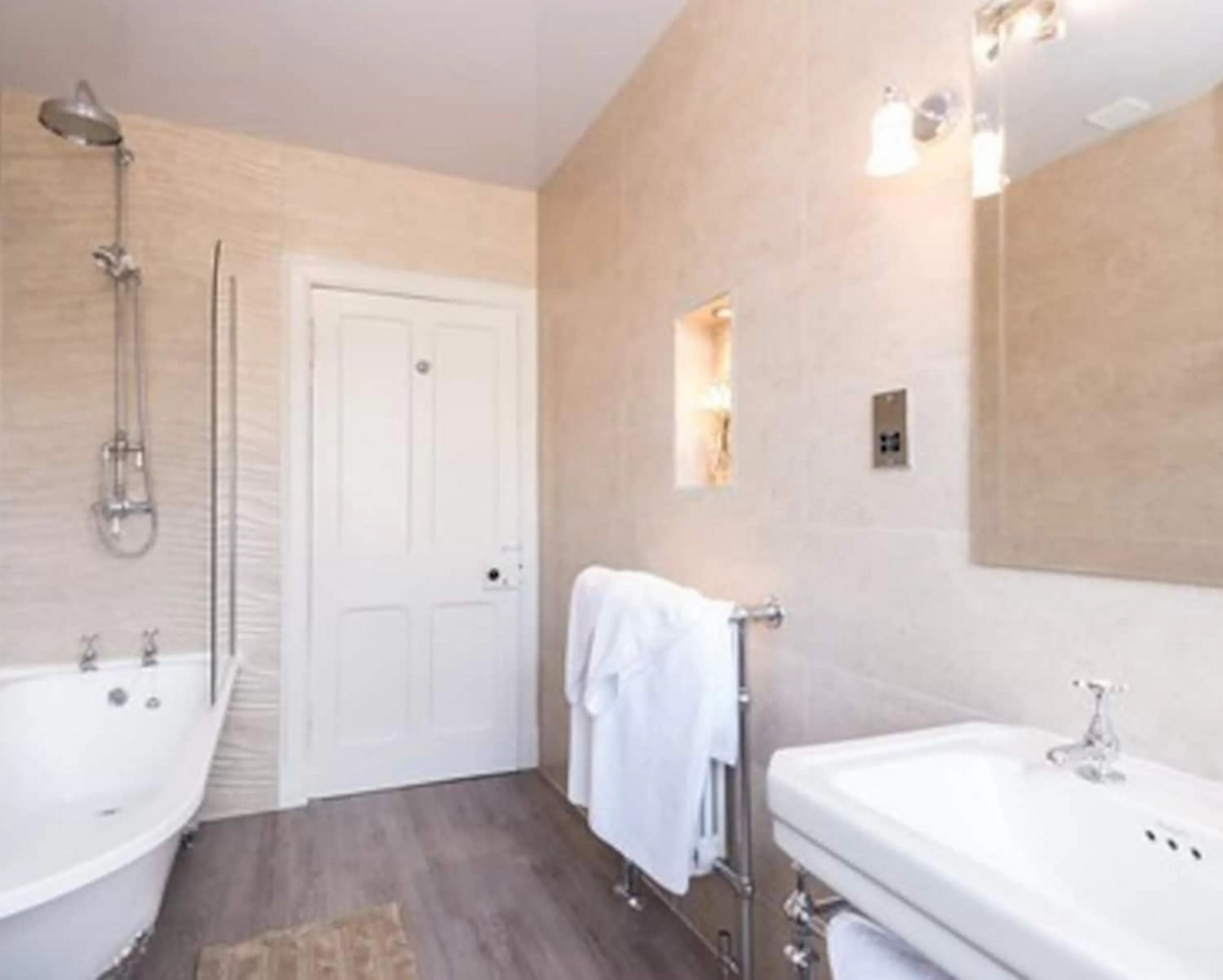 Bathroom in Moulin Hotel