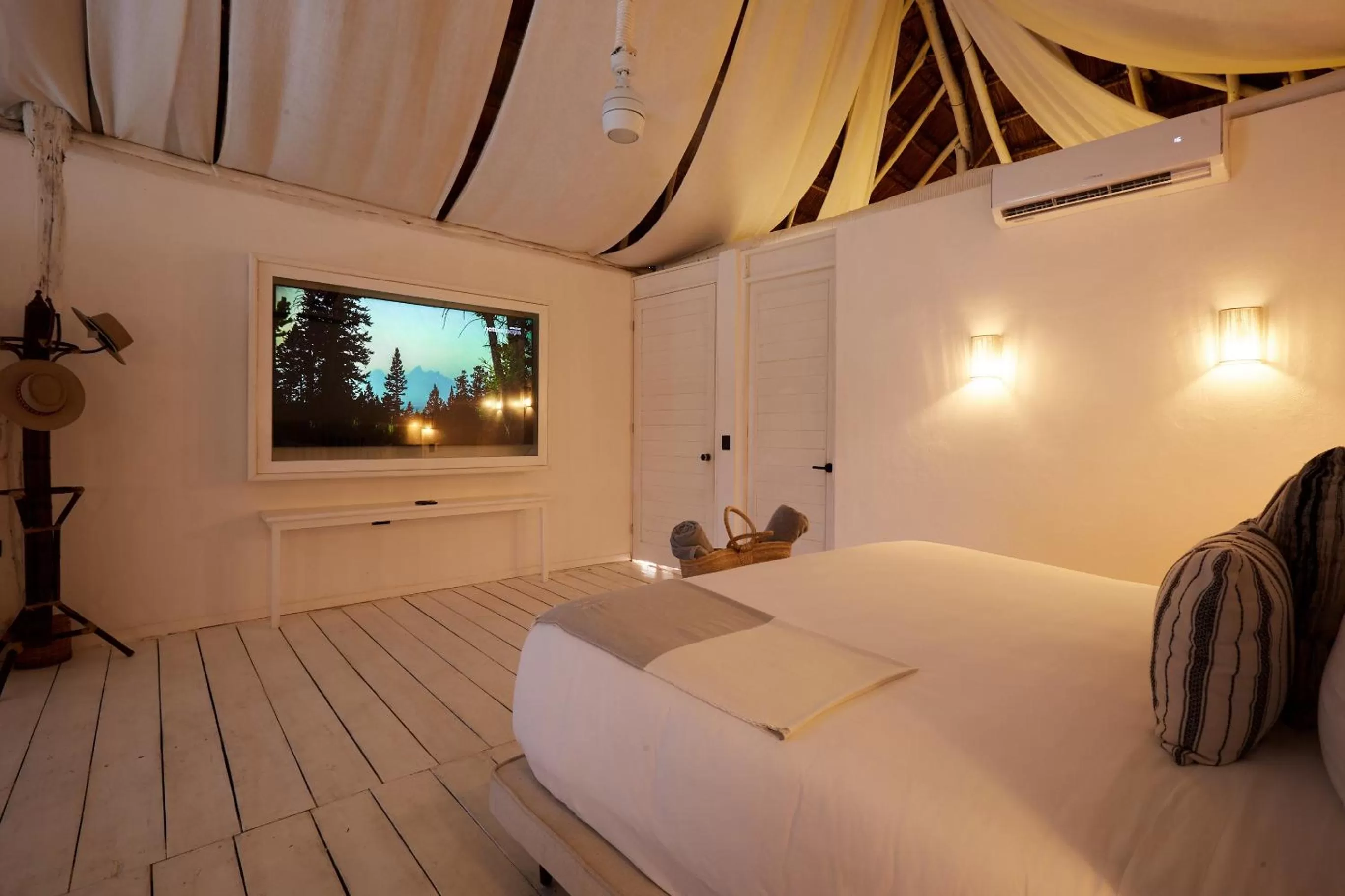 Bed in Roc Luxe Tulum