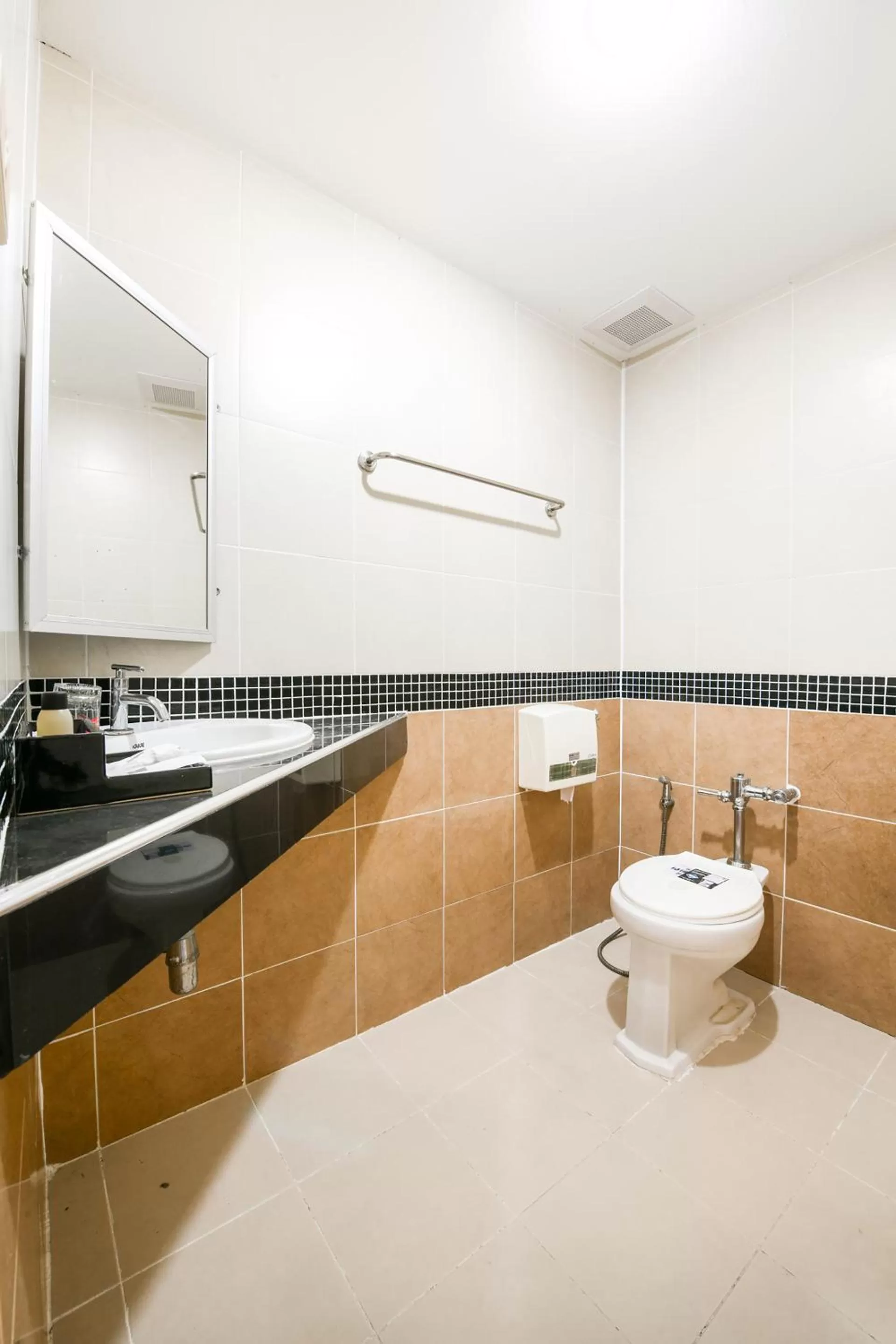 Bathroom in Suppamitr Villa Hotel