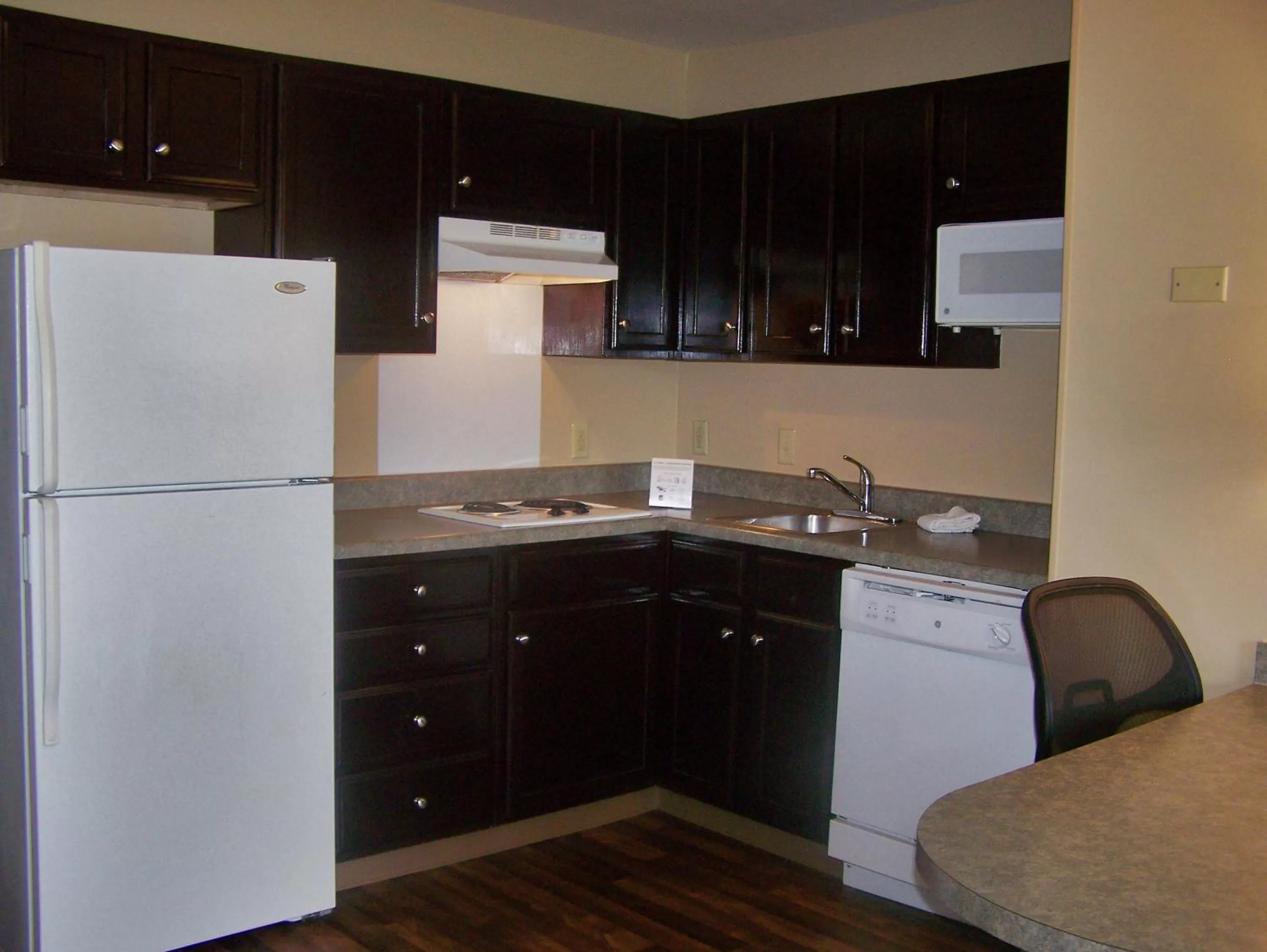 Kitchen or kitchenette in Extended Stay America Suites - Portland - Hillsboro