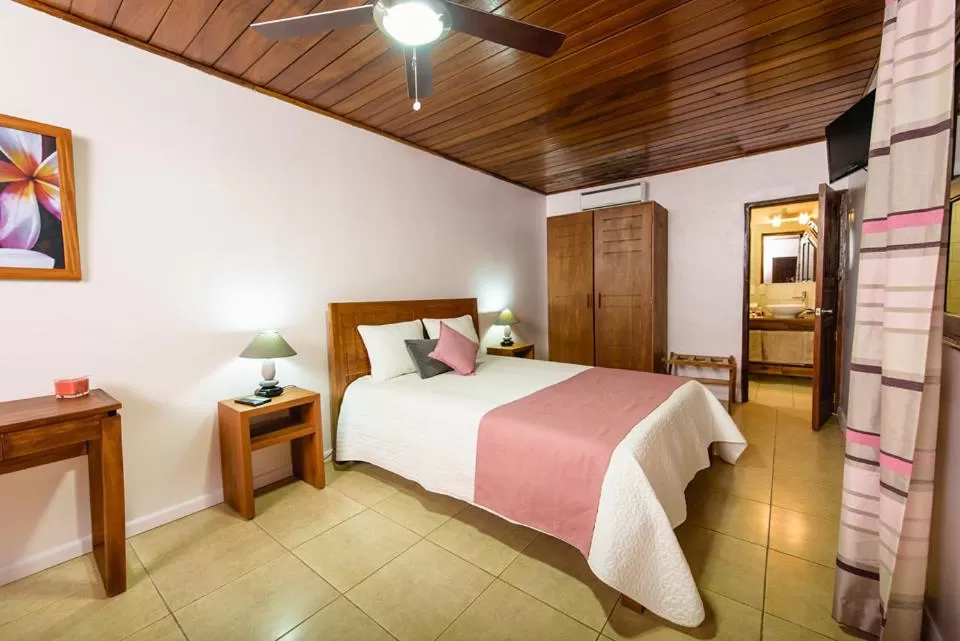 Photo of the whole room, Bed in Hotel Flor De Sarta