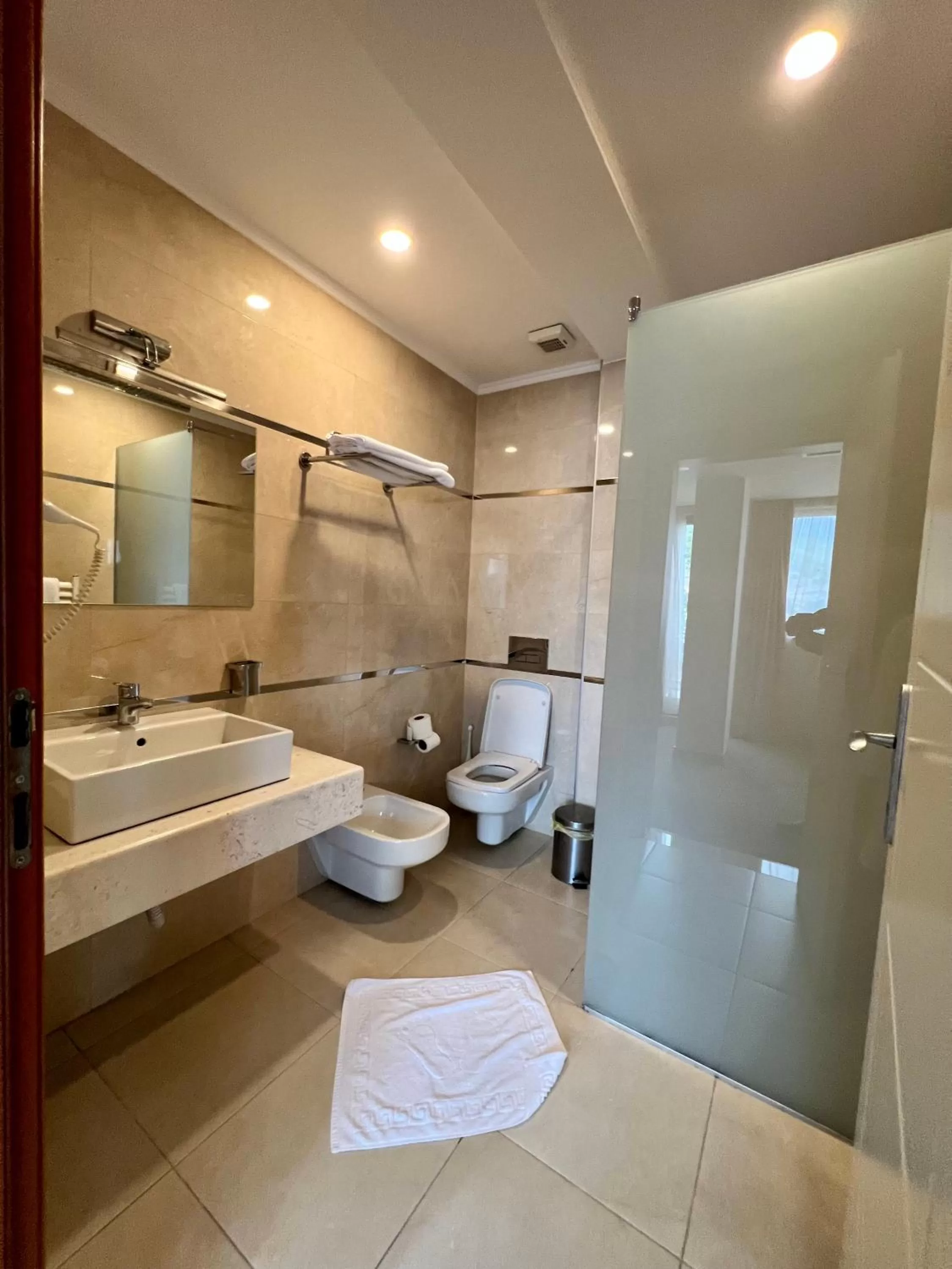 Shower in Hotel Millennium