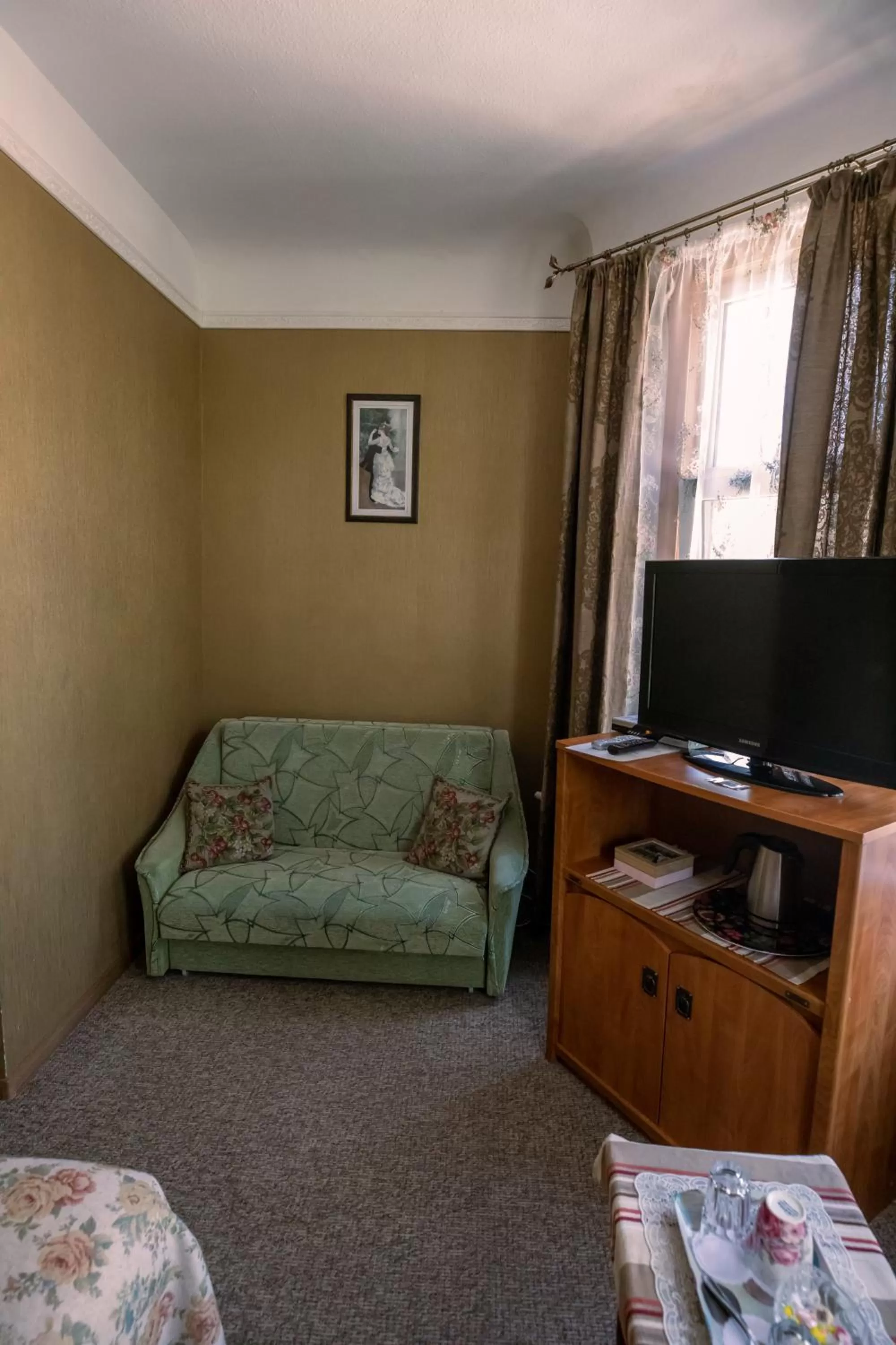 Seating area, Bed in City Center Kaķis B&B